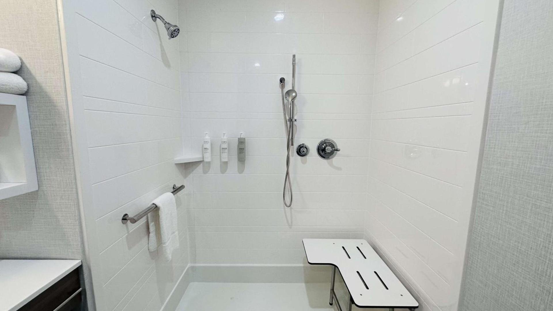 Hampton Inn & Suites Weatherford, Tx photo 37