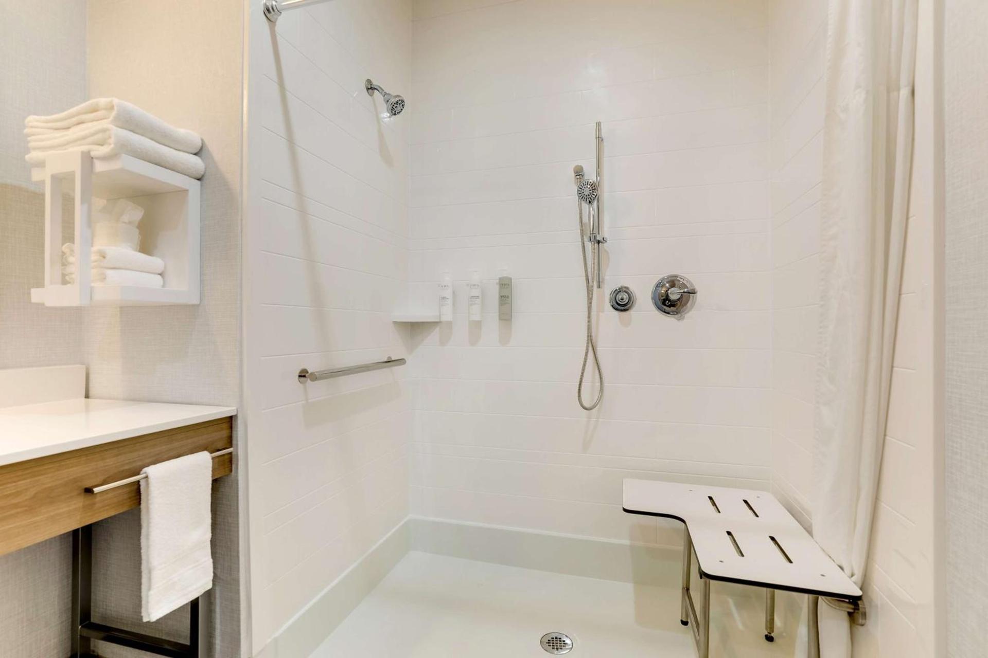 Hampton Inn & Suites Weatherford, Tx photo 41