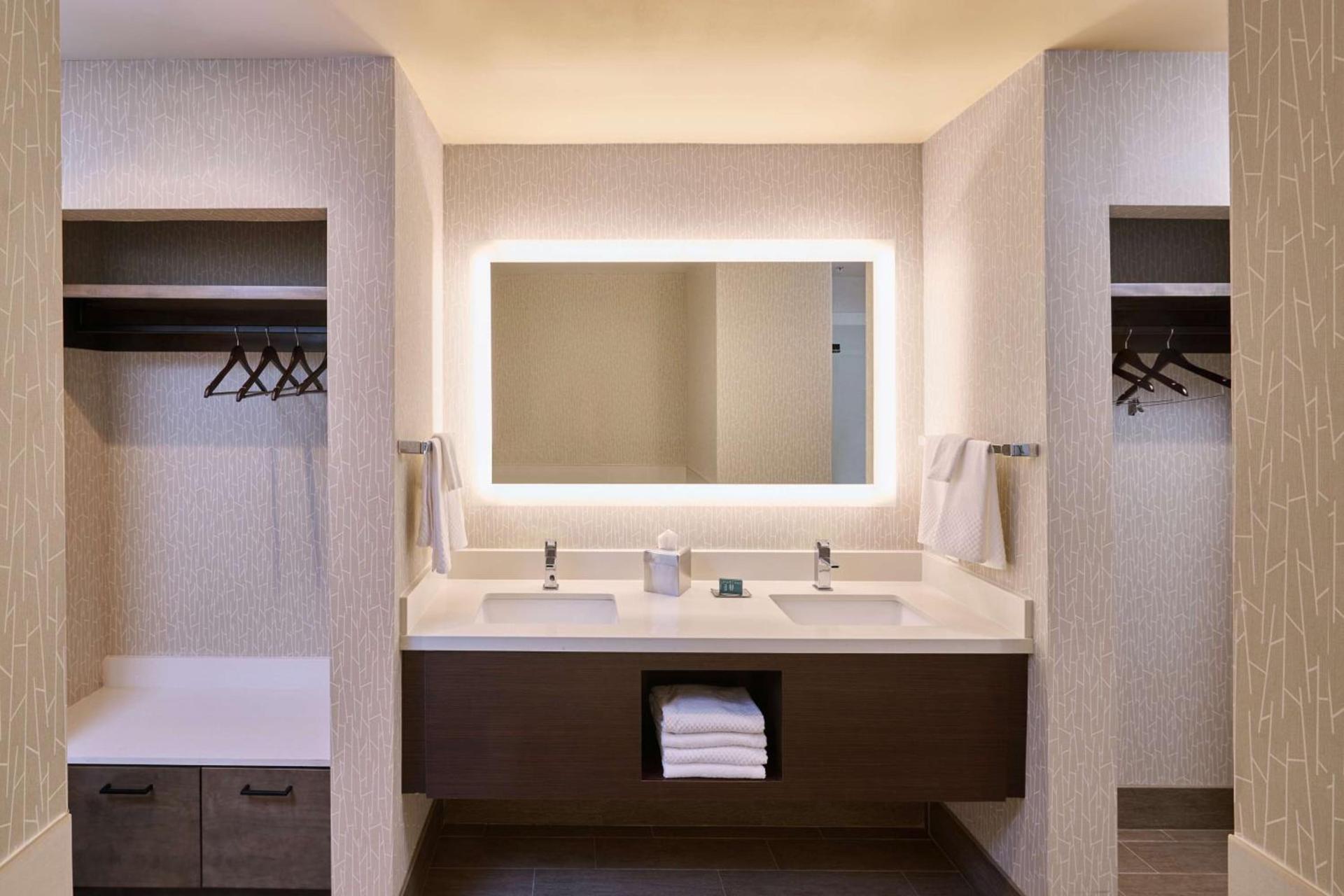 Doubletree by Hilton Buena Park photo 36