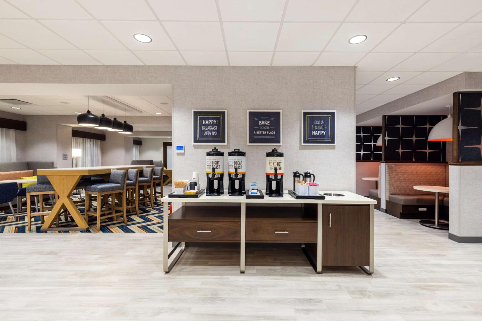 Hampton Inn Kansas City Southeast, Mo photo 12