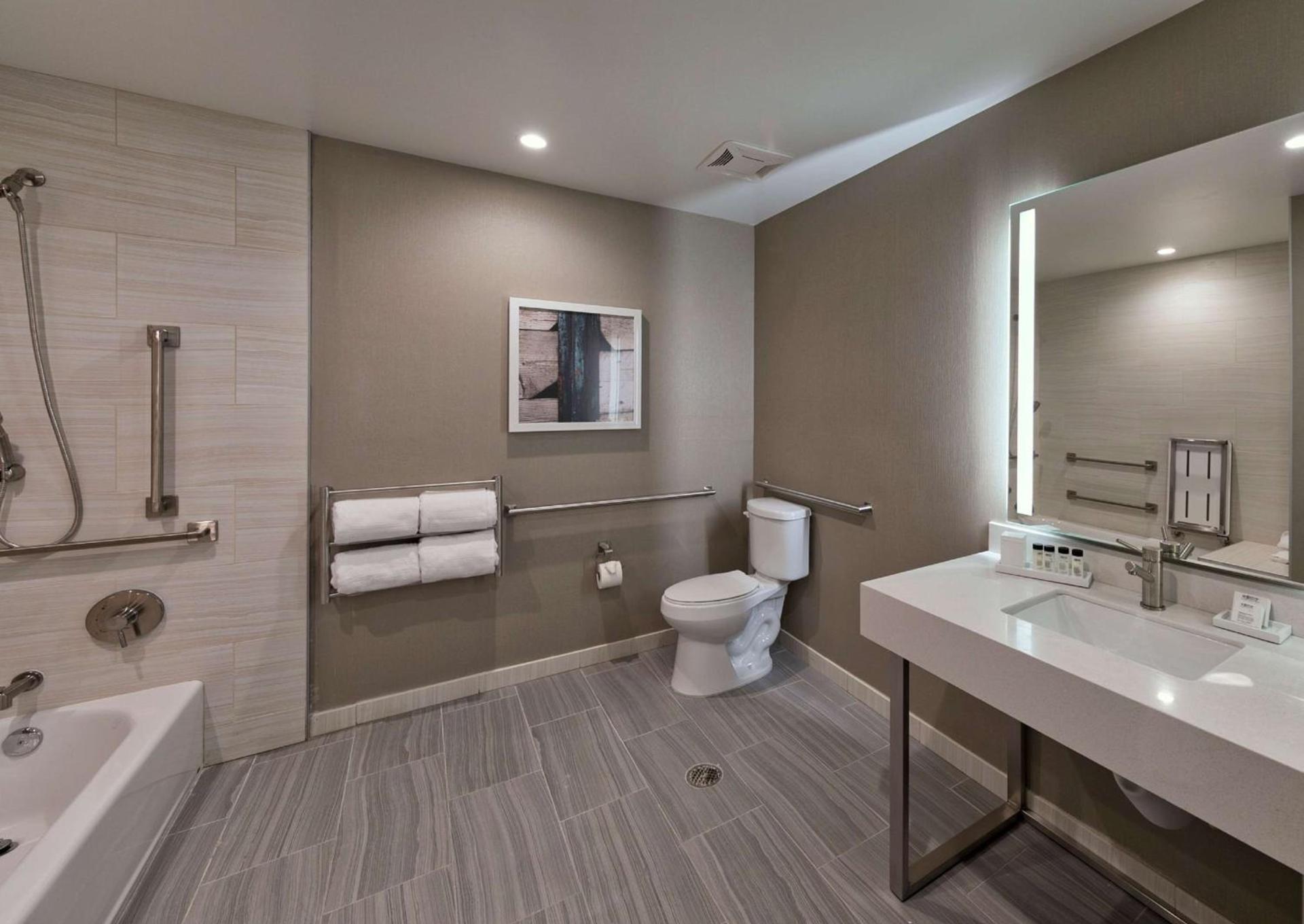 Inn at the Pier Pismo Beach, Curio Collection by Hilton photo 33