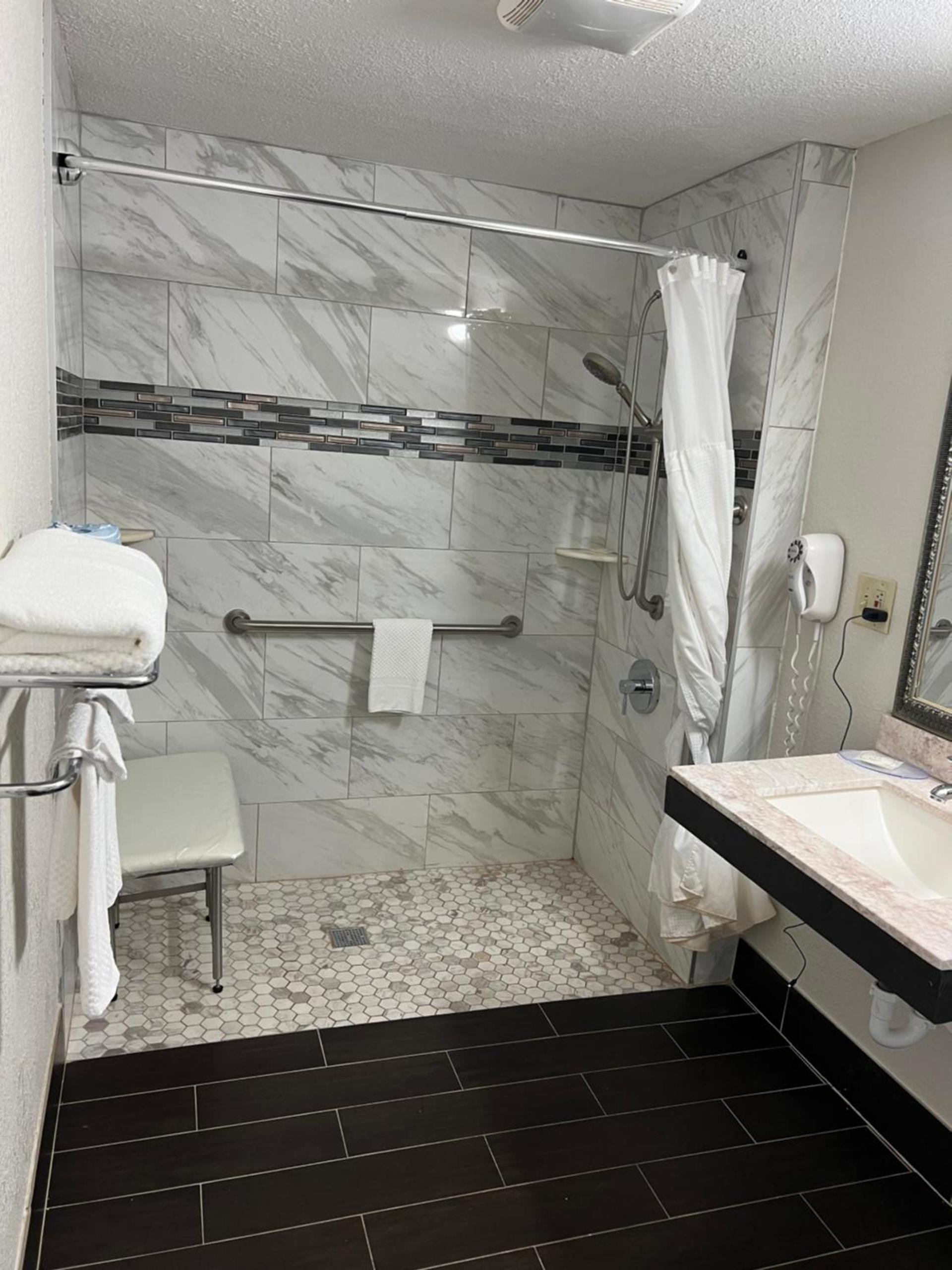 Quality Inn Merriam Kansas City photo 47