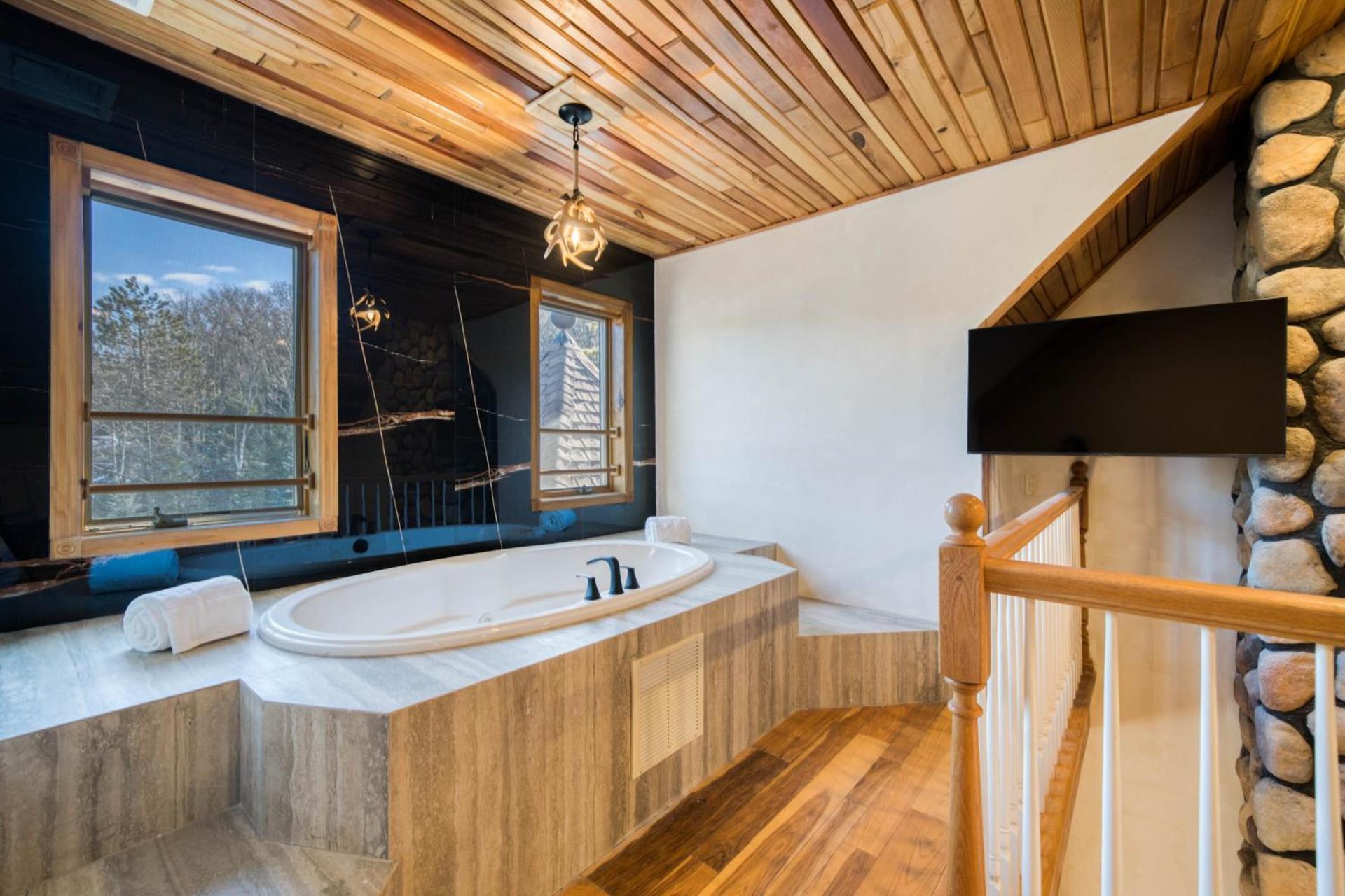The Haüs Windham - Spacious Suites, Hot Tub, Mountain Views! photo 47