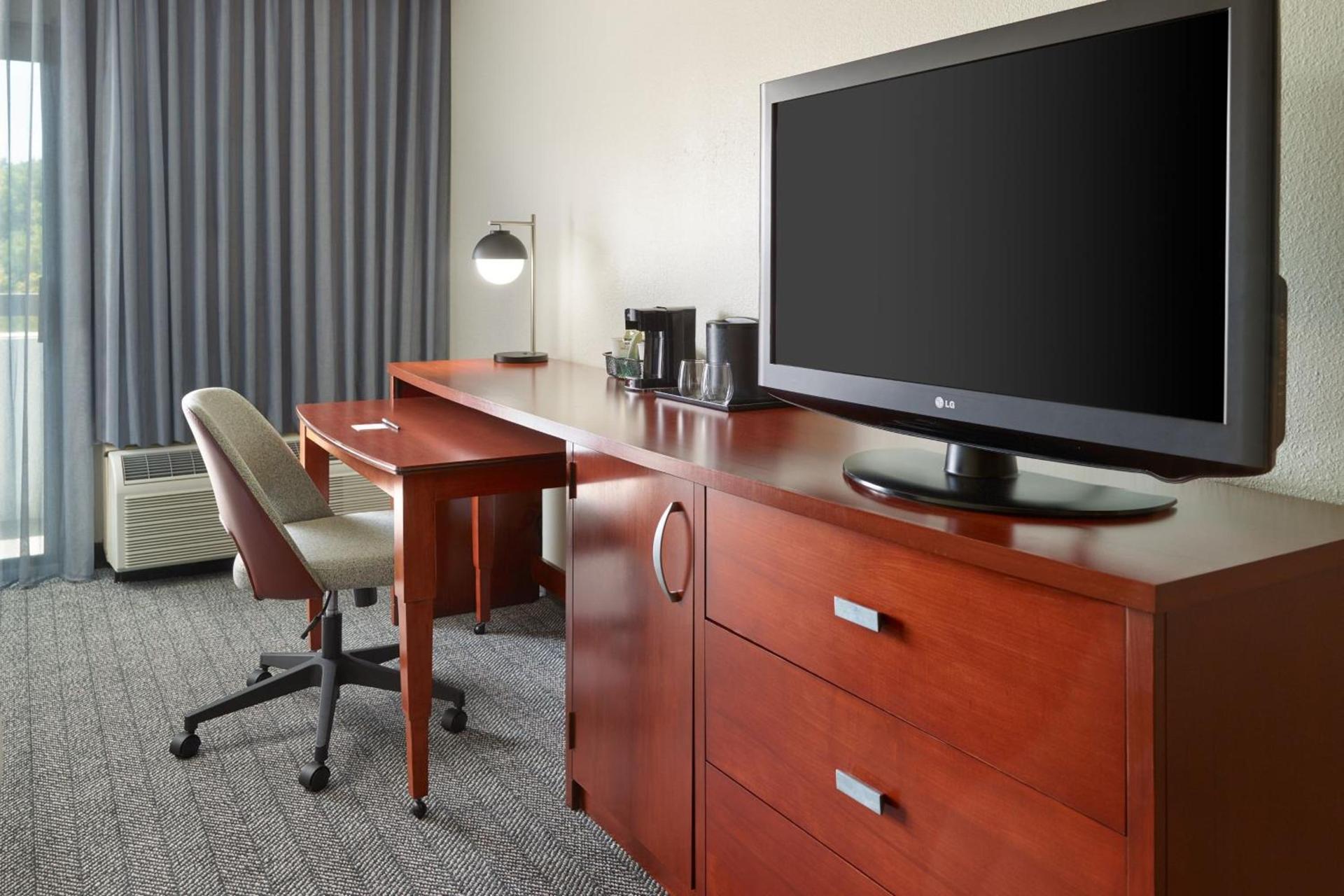 Courtyard by Marriott Atlanta Executive Park/Emory photo 8