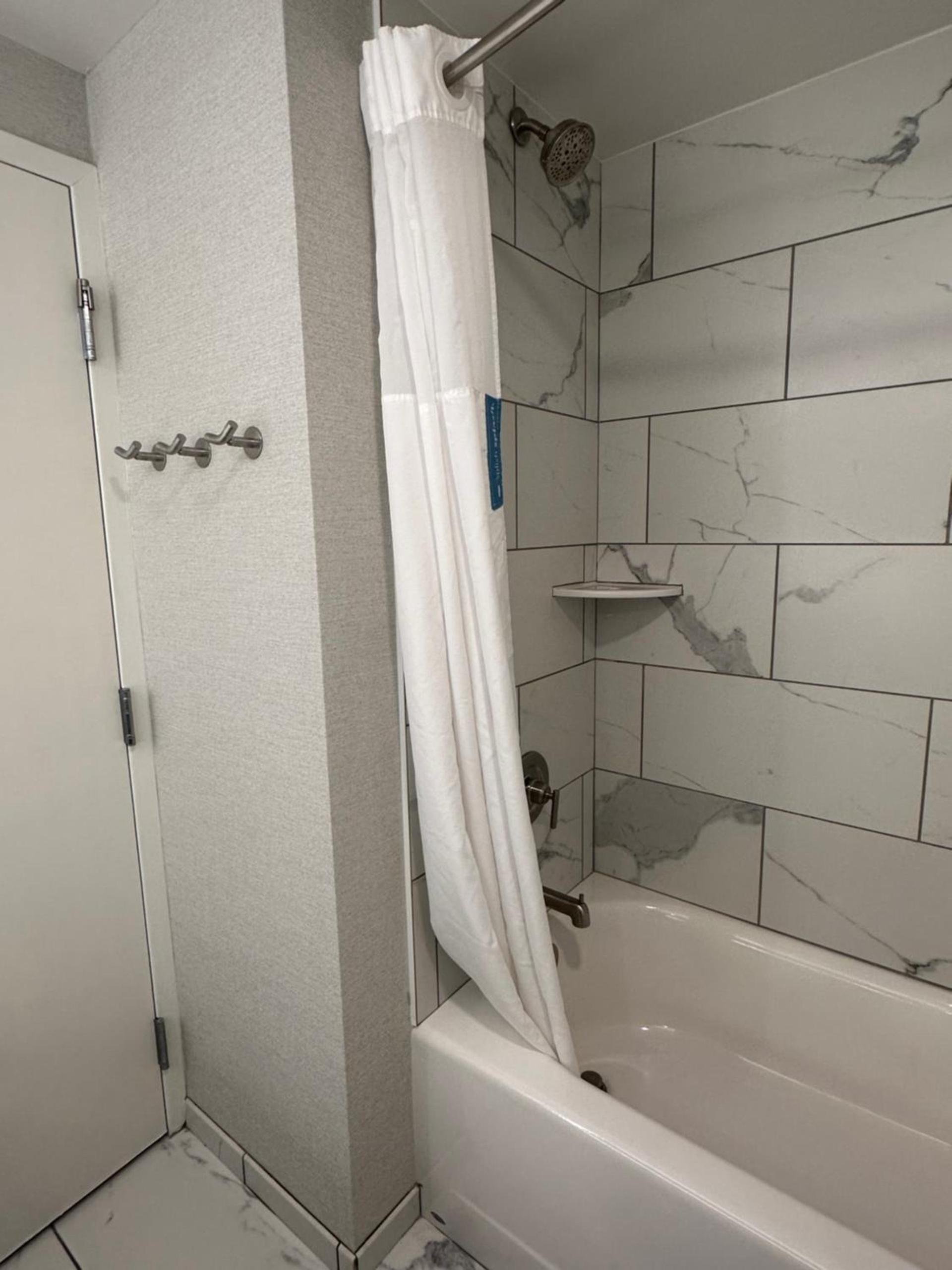 Hampton Inn Virginia Beach-Oceanfront South photo 83