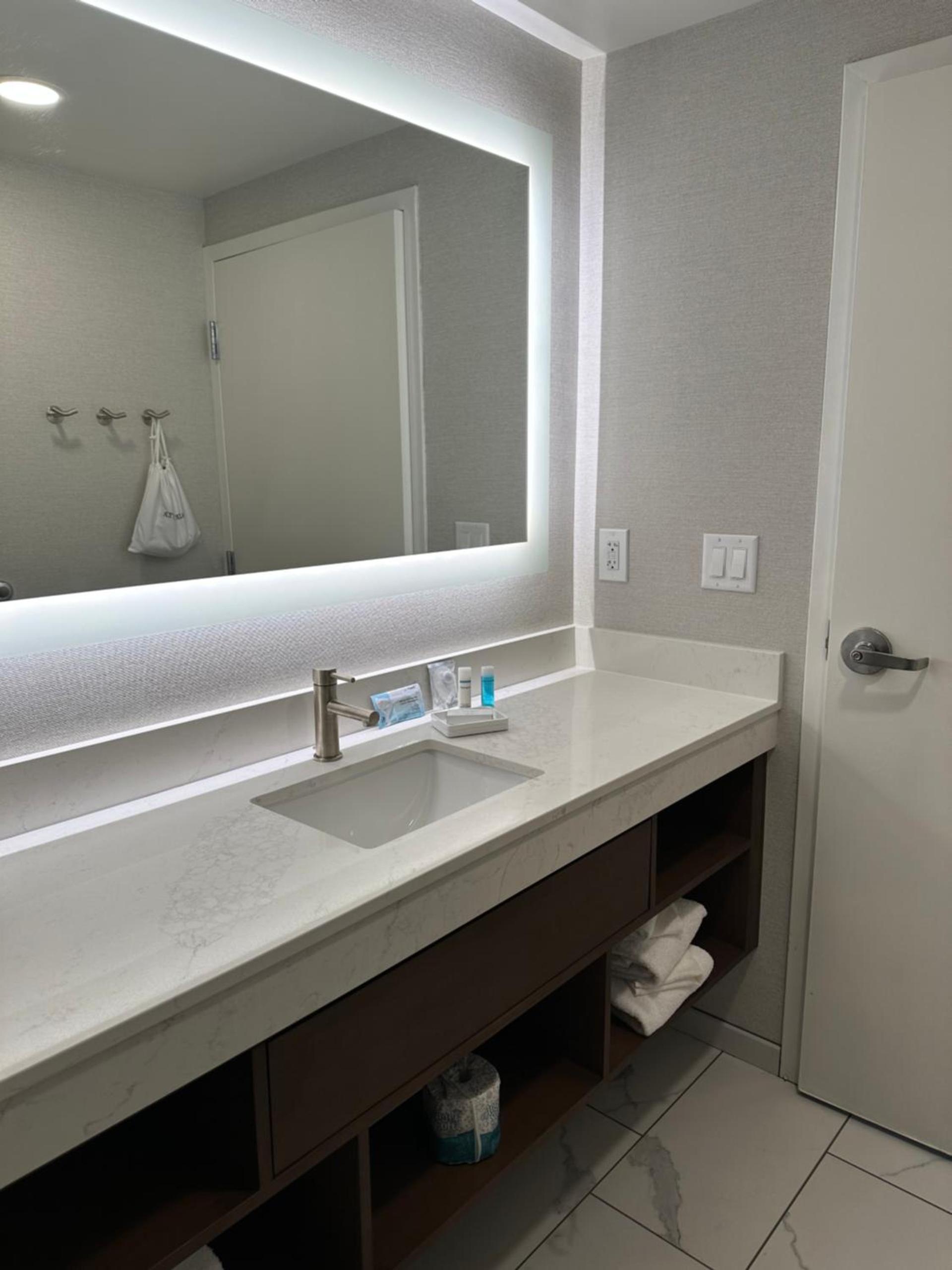 Hampton Inn Virginia Beach-Oceanfront South photo 90