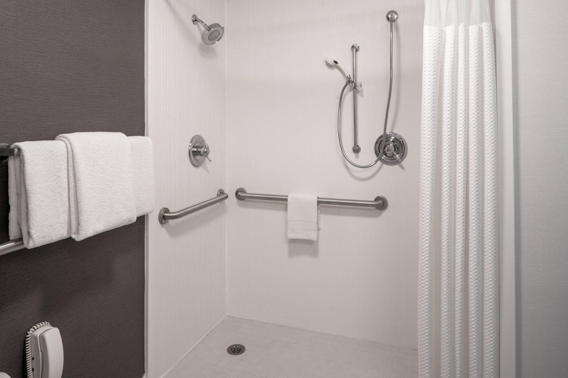 Courtyard by Marriott Dulles Airport Herndon/Reston photo 16