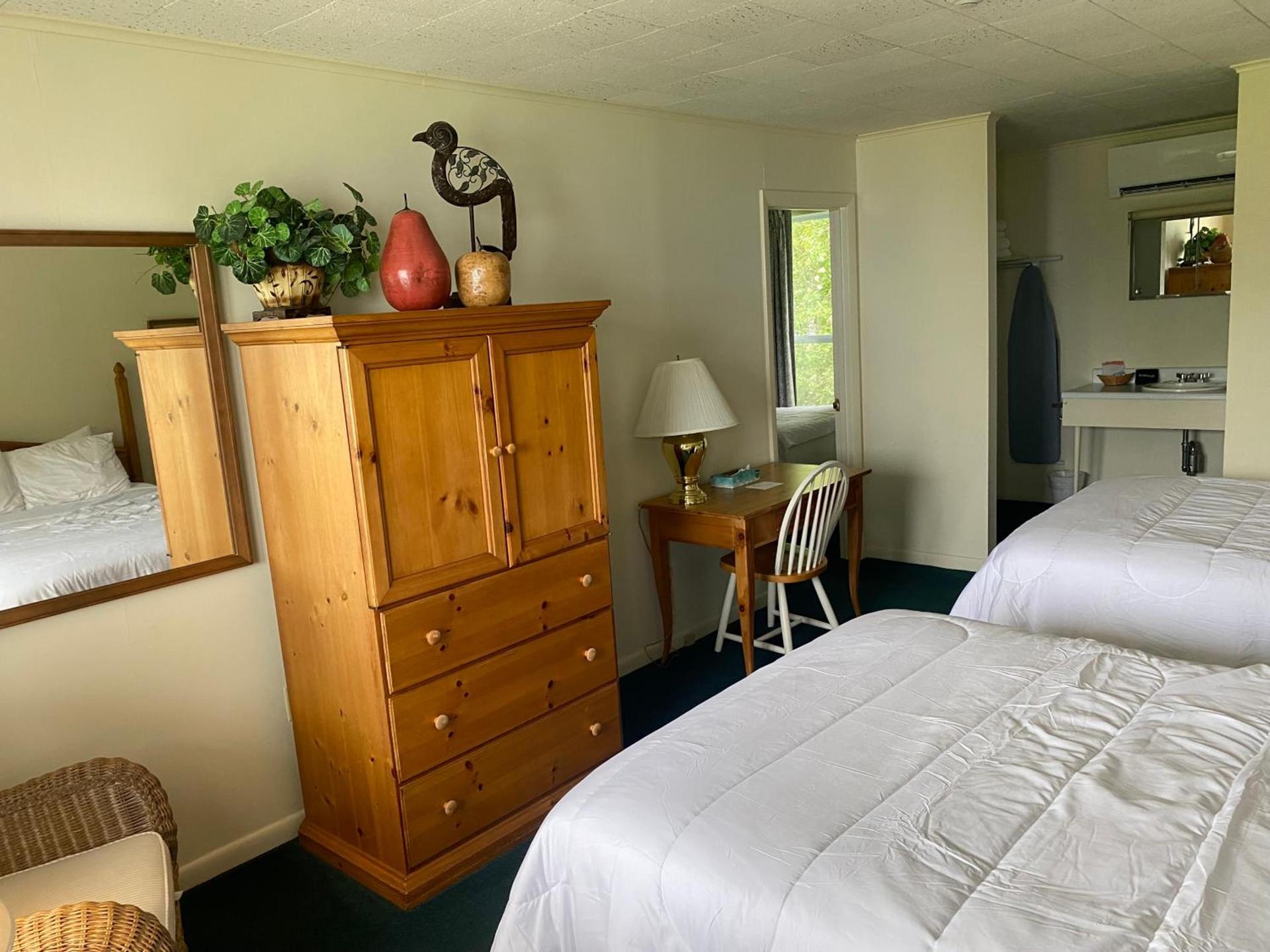 High Tide Inn on the Ocean, Motel and Cottages photo 78