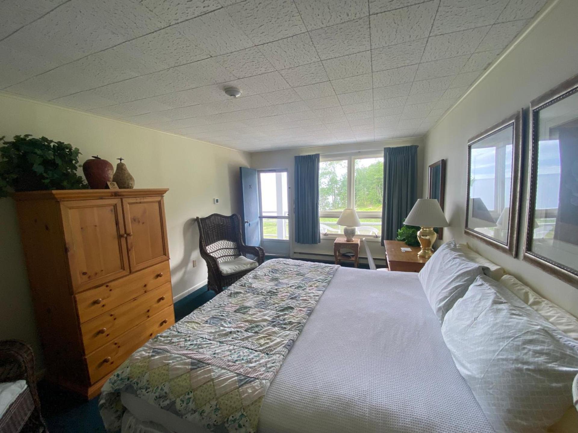 High Tide Inn on the Ocean, Motel and Cottages photo 17