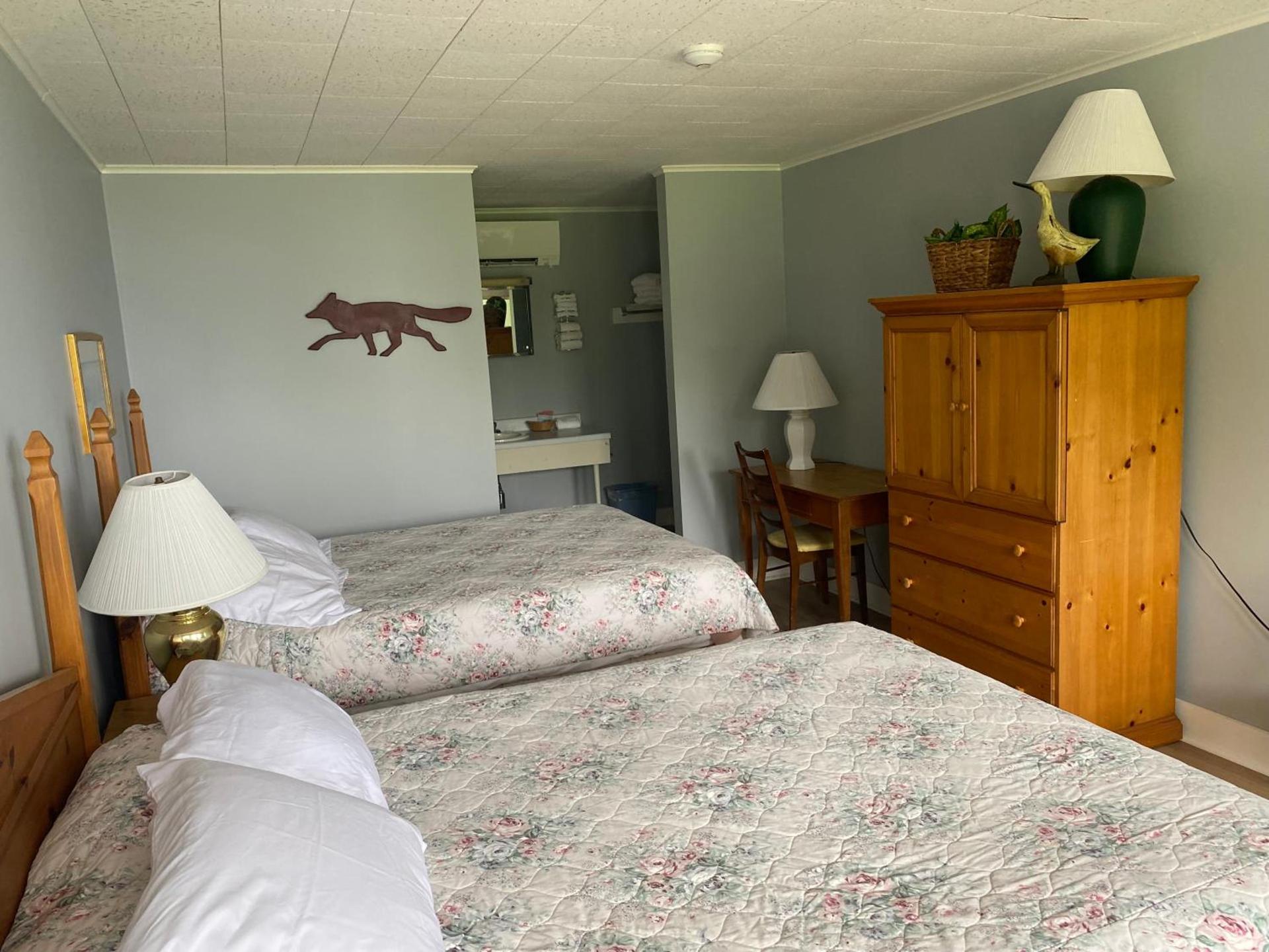 High Tide Inn on the Ocean, Motel and Cottages photo 82