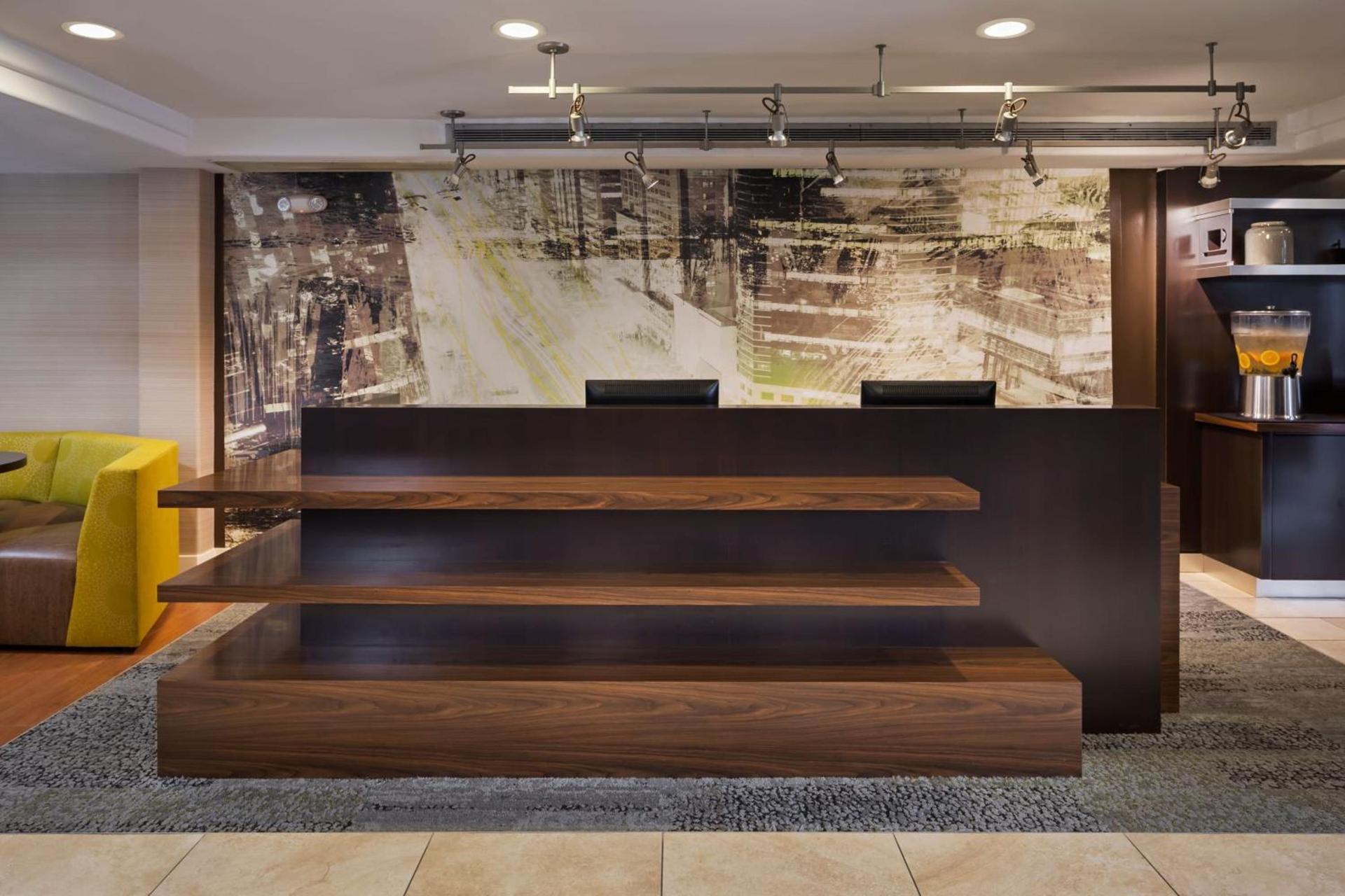 Courtyard by Marriott San Diego Del Mar/Solana Beach photo 2