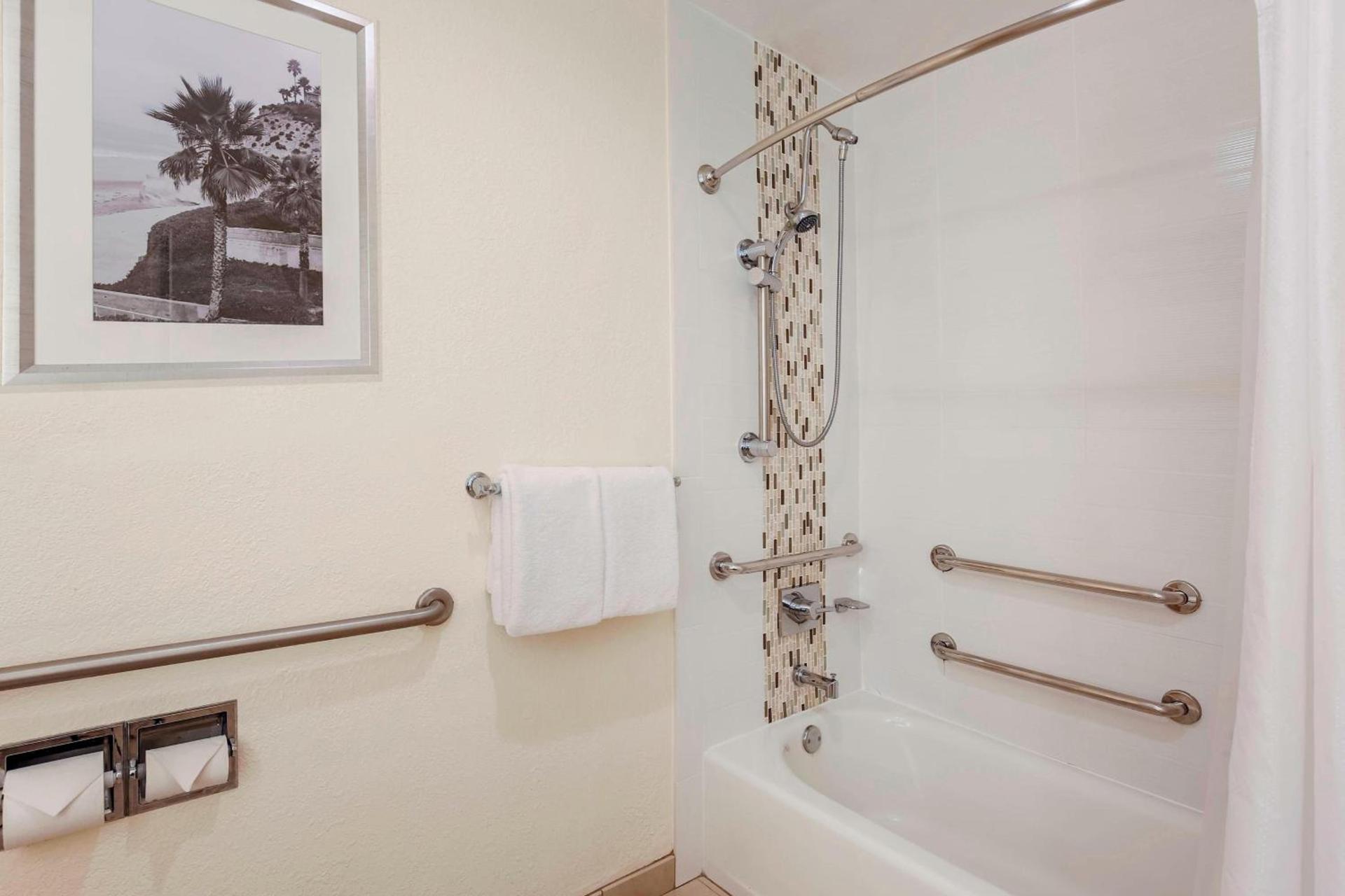 Courtyard by Marriott San Diego Del Mar/Solana Beach photo 41