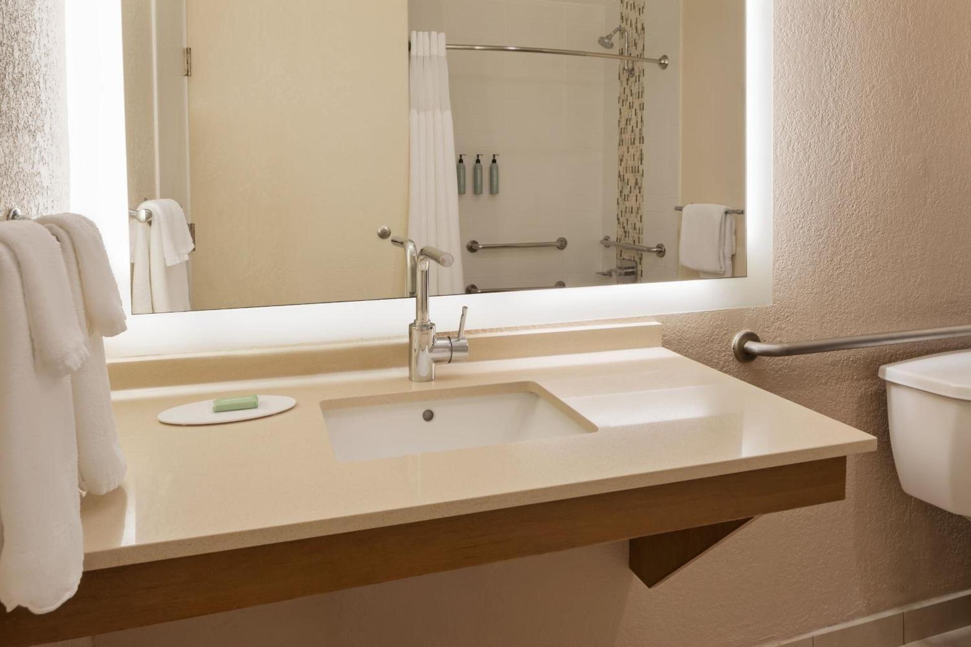 Courtyard by Marriott San Diego Del Mar/Solana Beach photo 44