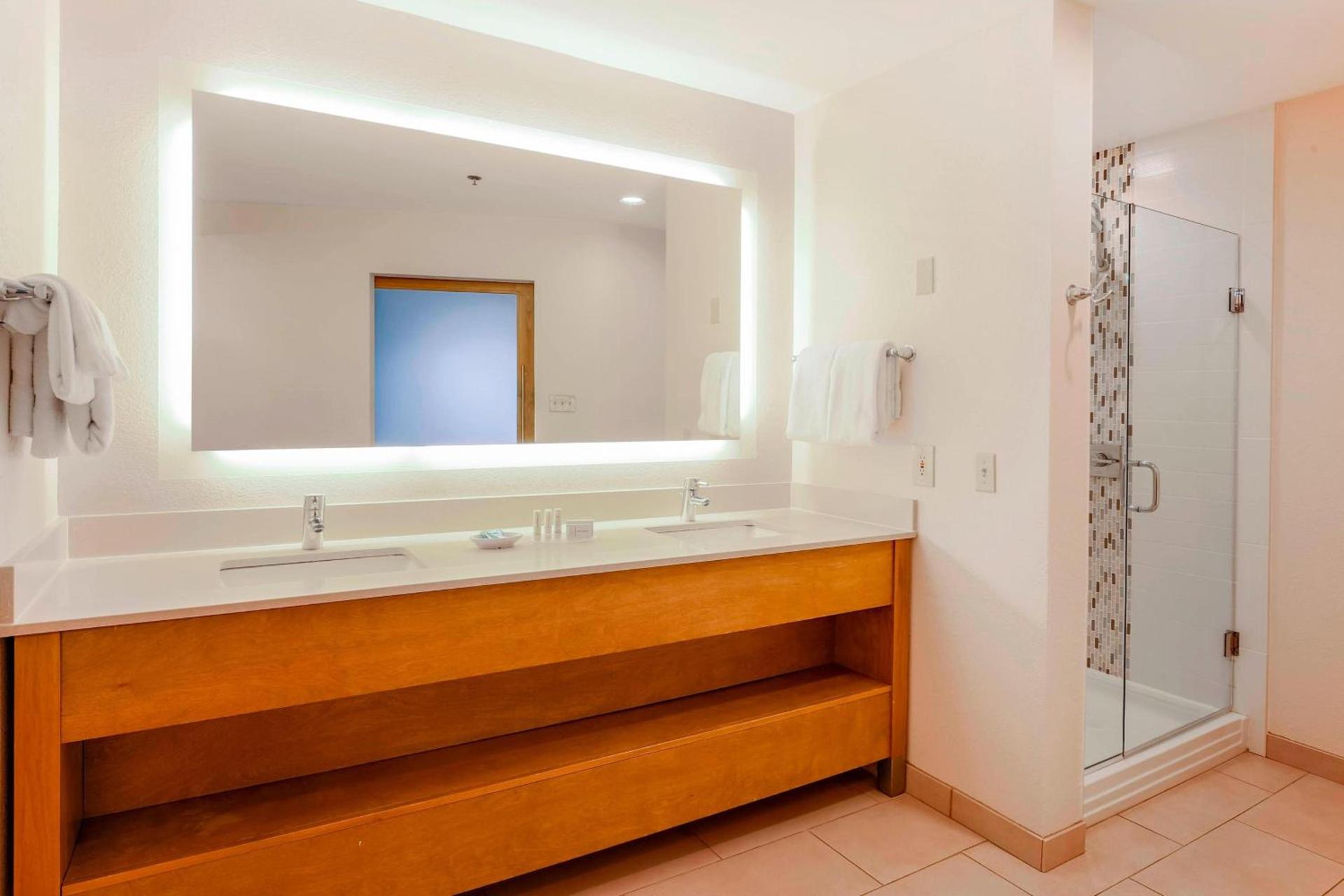 Courtyard by Marriott San Diego Del Mar/Solana Beach photo 45