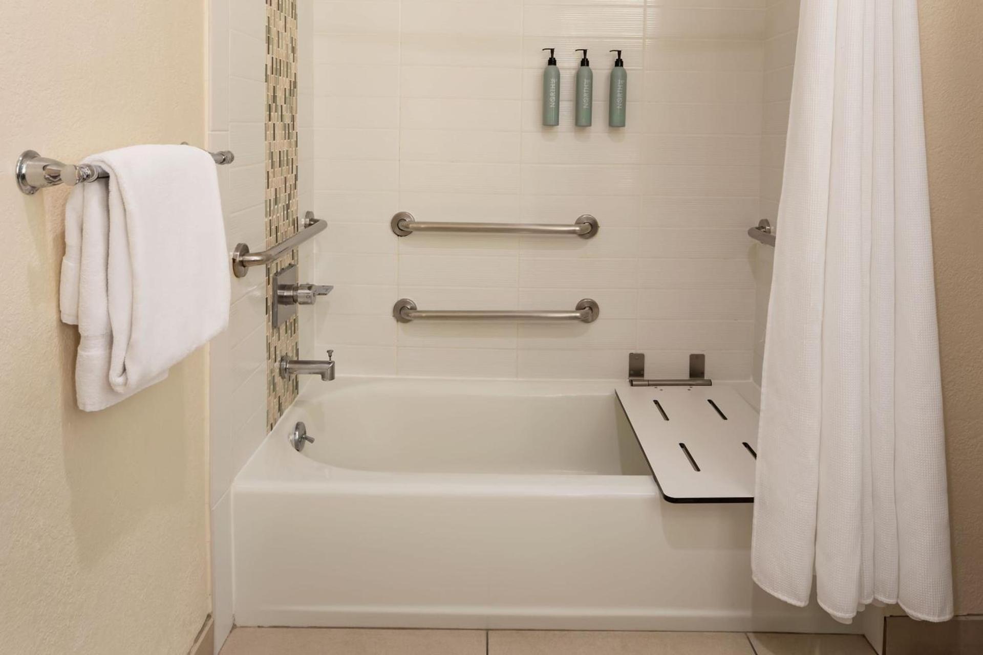 Courtyard by Marriott San Diego Del Mar/Solana Beach photo 43