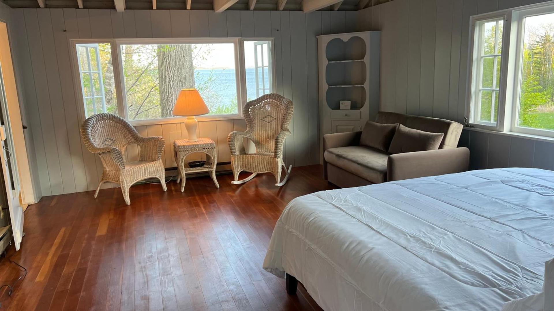 High Tide Inn on the Ocean, Motel and Cottages photo 9
