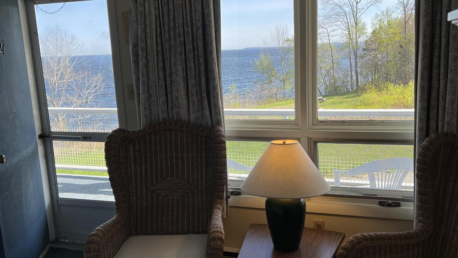 High Tide Inn on the Ocean, Motel and Cottages photo 94