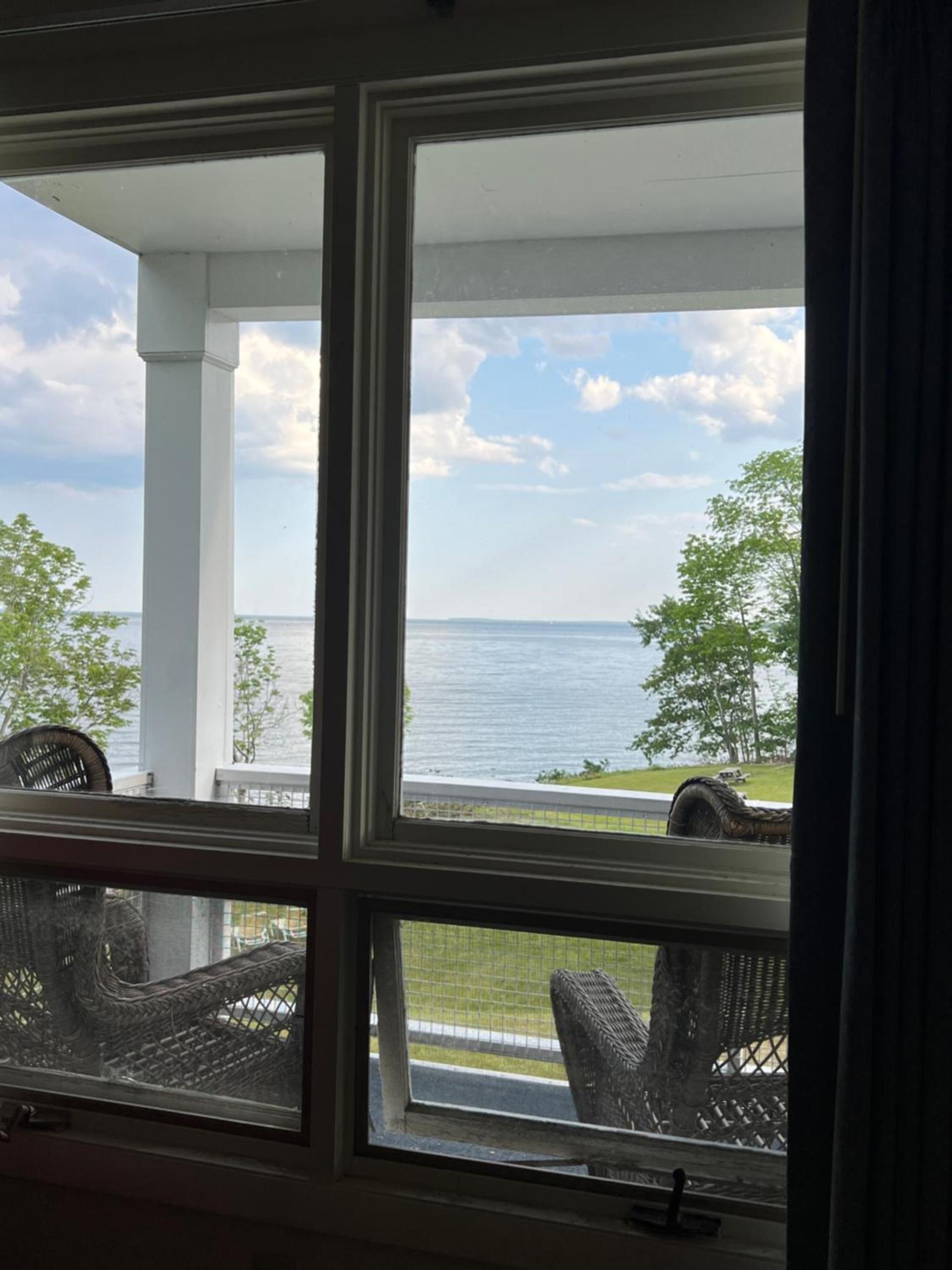 High Tide Inn on the Ocean, Motel and Cottages photo 2