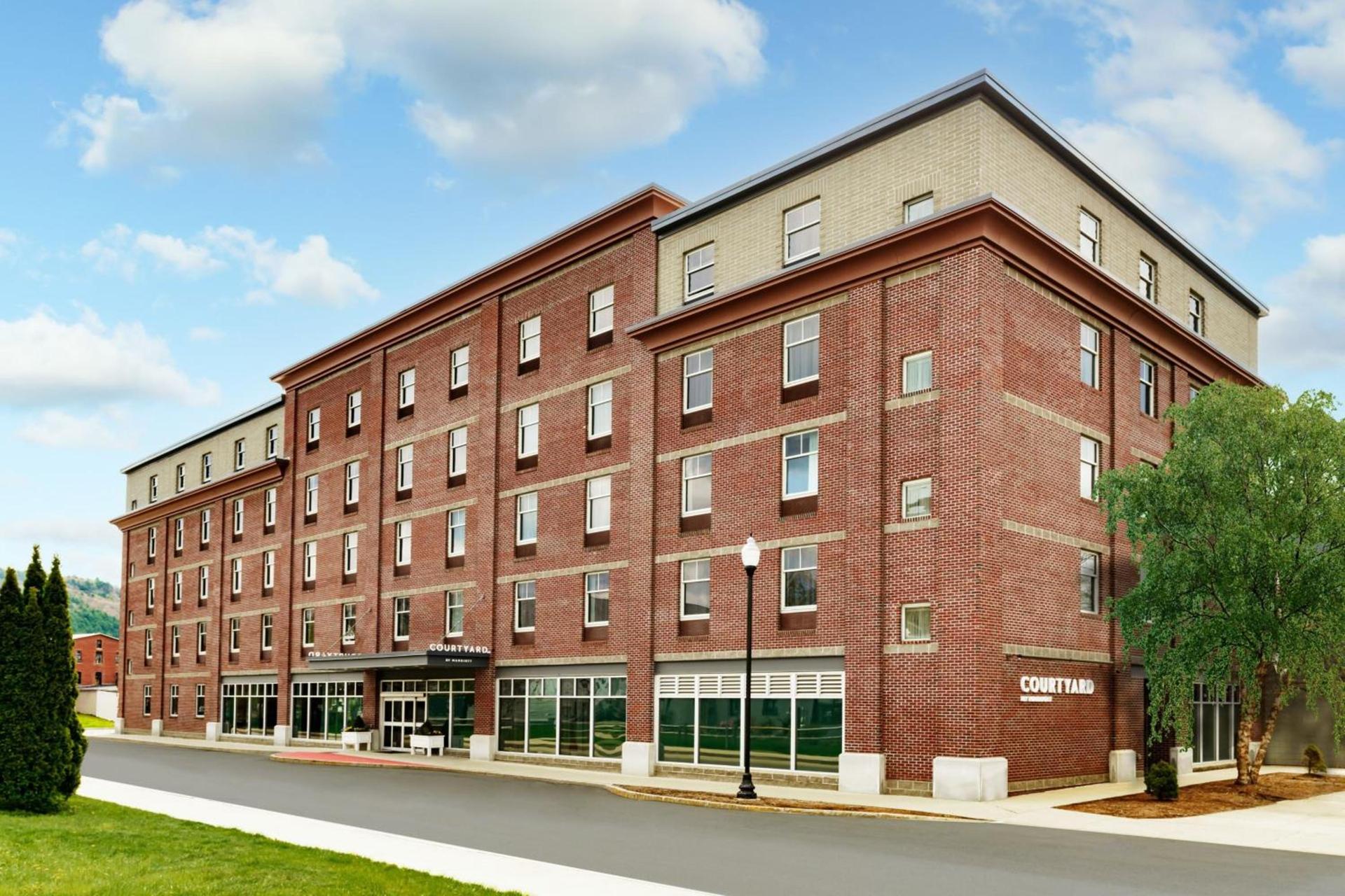 Courtyard Keene Downtown photo 33