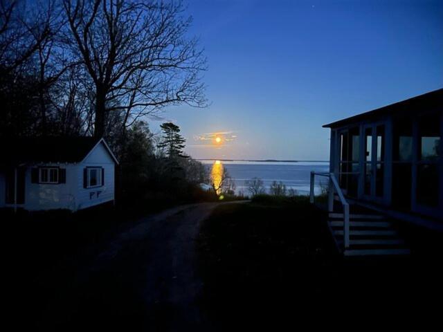 High Tide Inn on the Ocean, Motel and Cottages photo 100