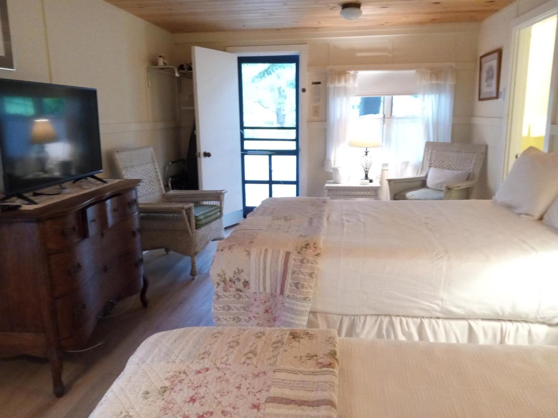 High Tide Inn on the Ocean, Motel and Cottages photo 19