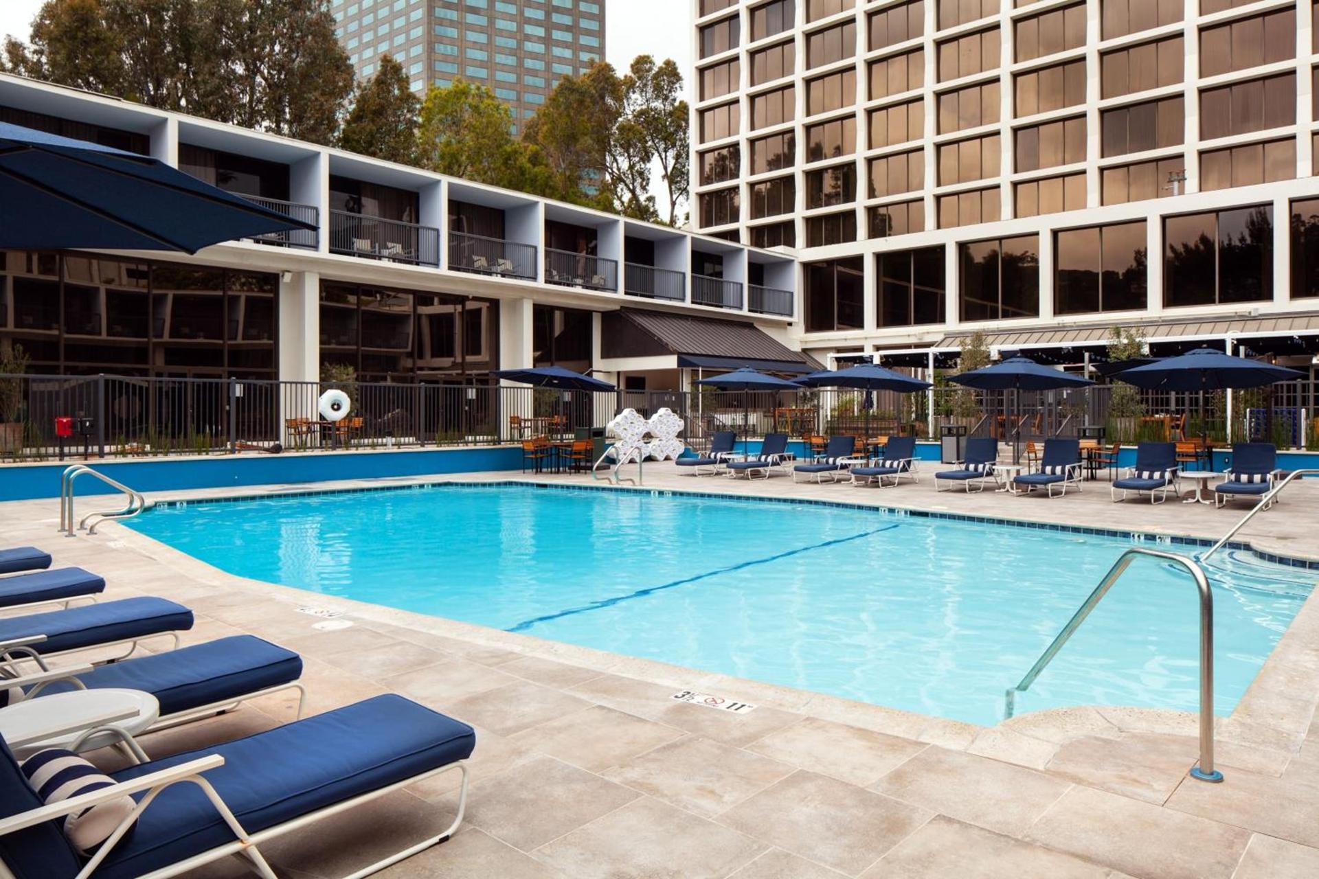 Sheraton Universal photo 75