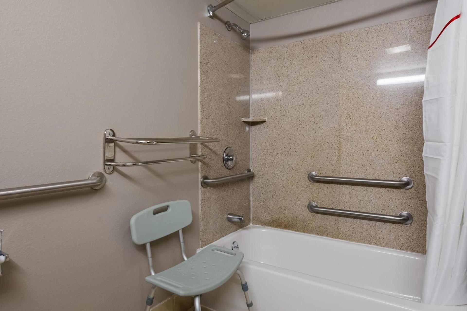 Red Roof Inn Hartford- New Britain photo 35