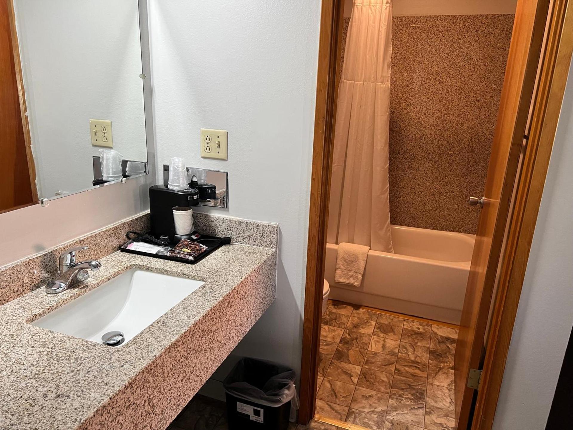 BIGGS NU-VU MOTEL photo 25