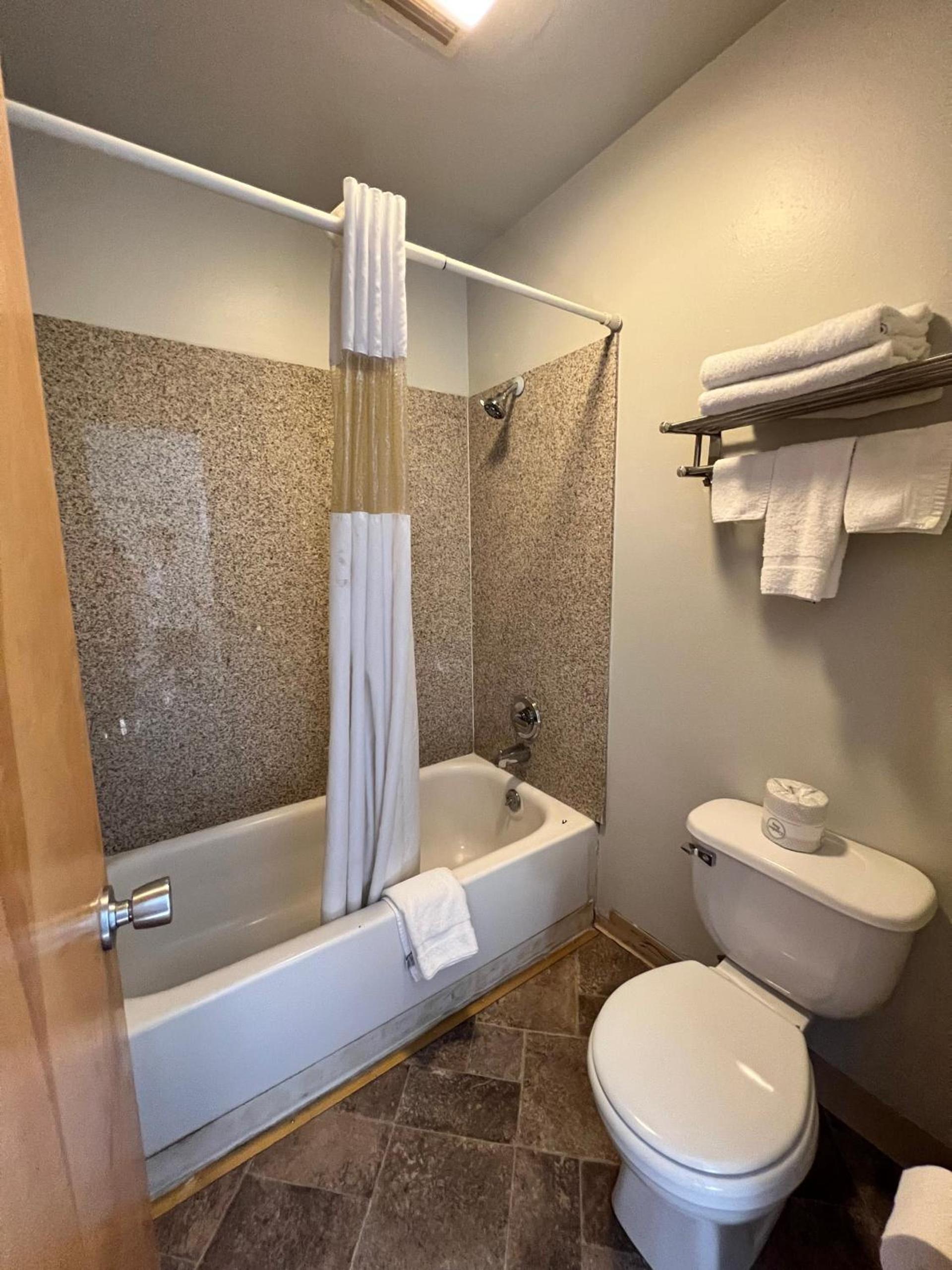 BIGGS NU-VU MOTEL photo 31