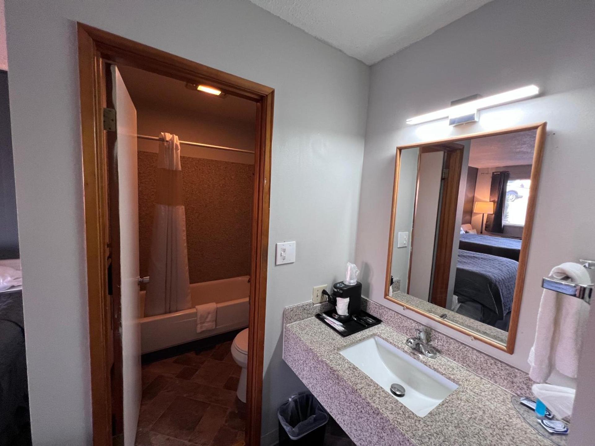 BIGGS NU-VU MOTEL photo 36