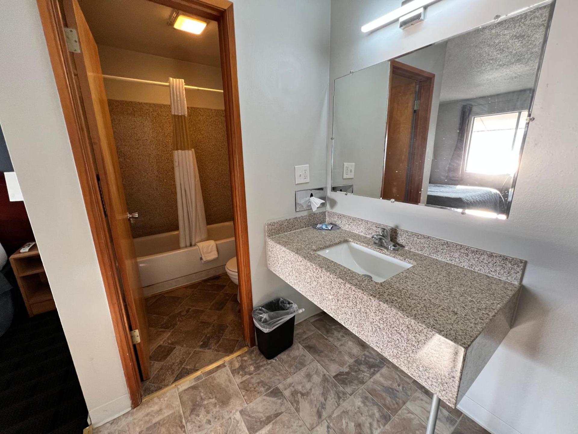 BIGGS NU-VU MOTEL photo 9