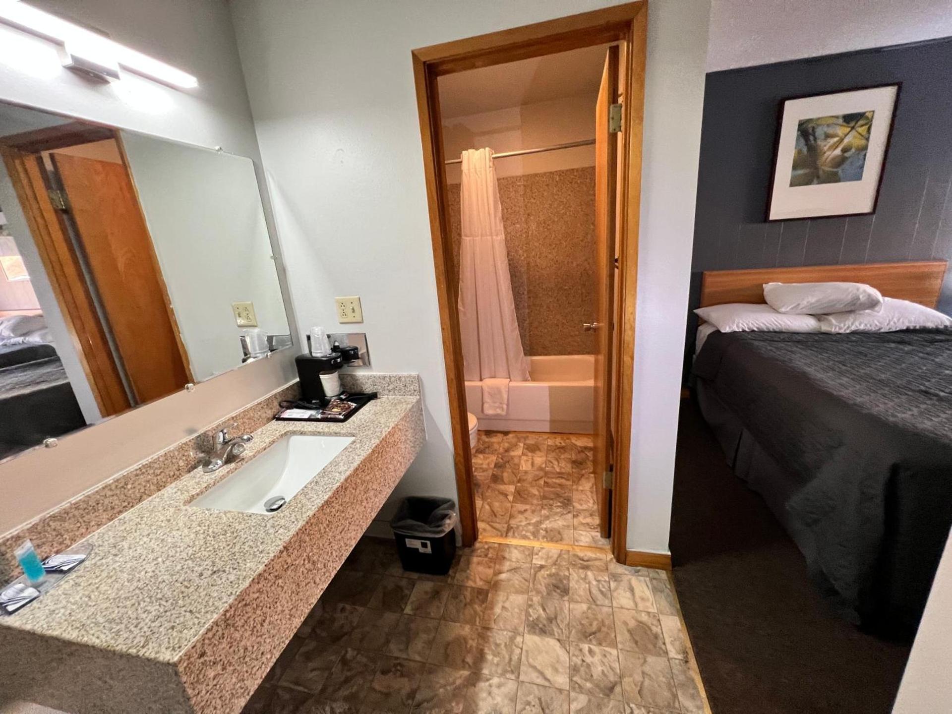 BIGGS NU-VU MOTEL photo 27