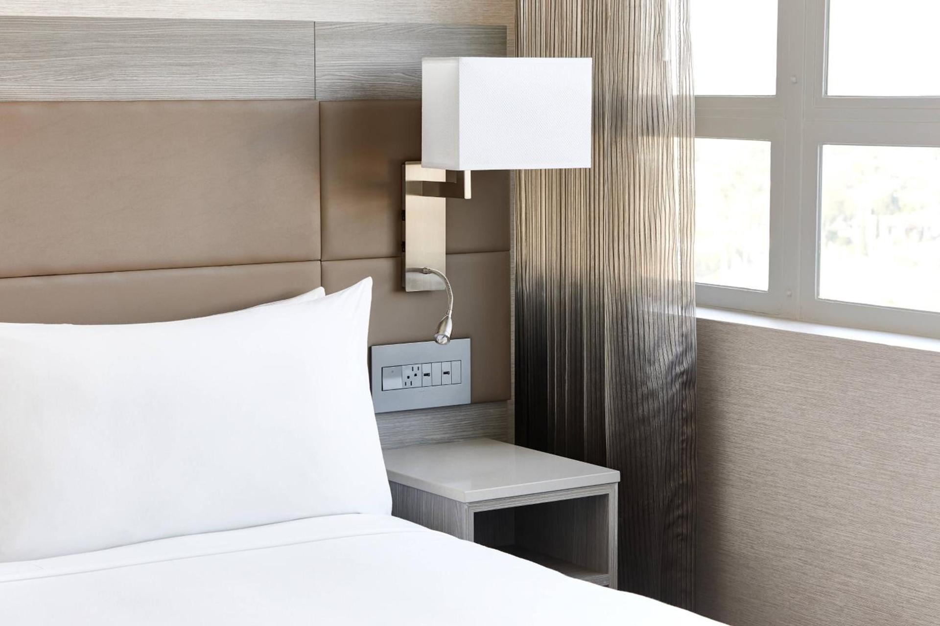 AC Hotel by Marriott Beverly Hills photo 18