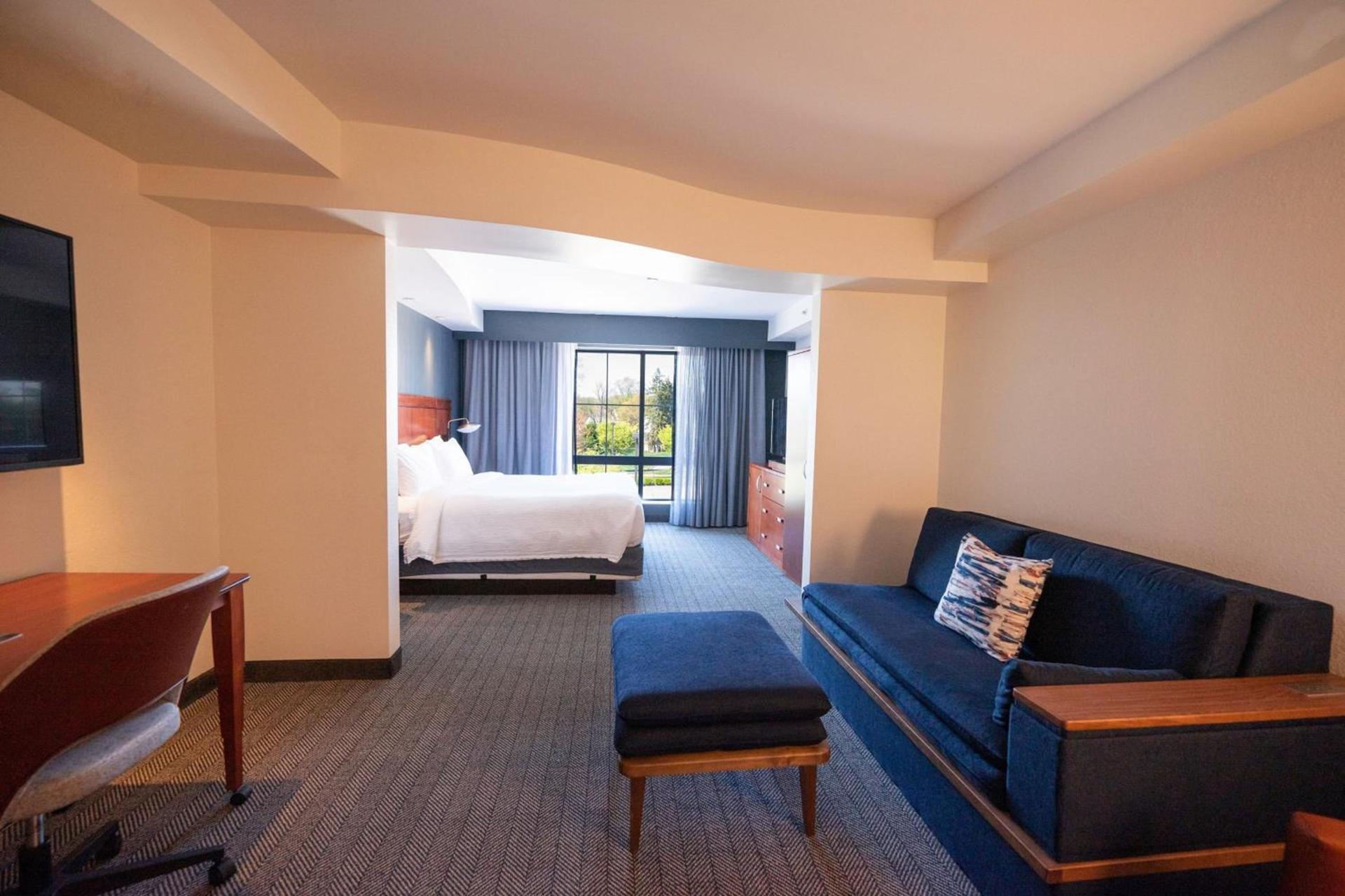 Courtyard by Marriott Philadelphia Springfield photo 4