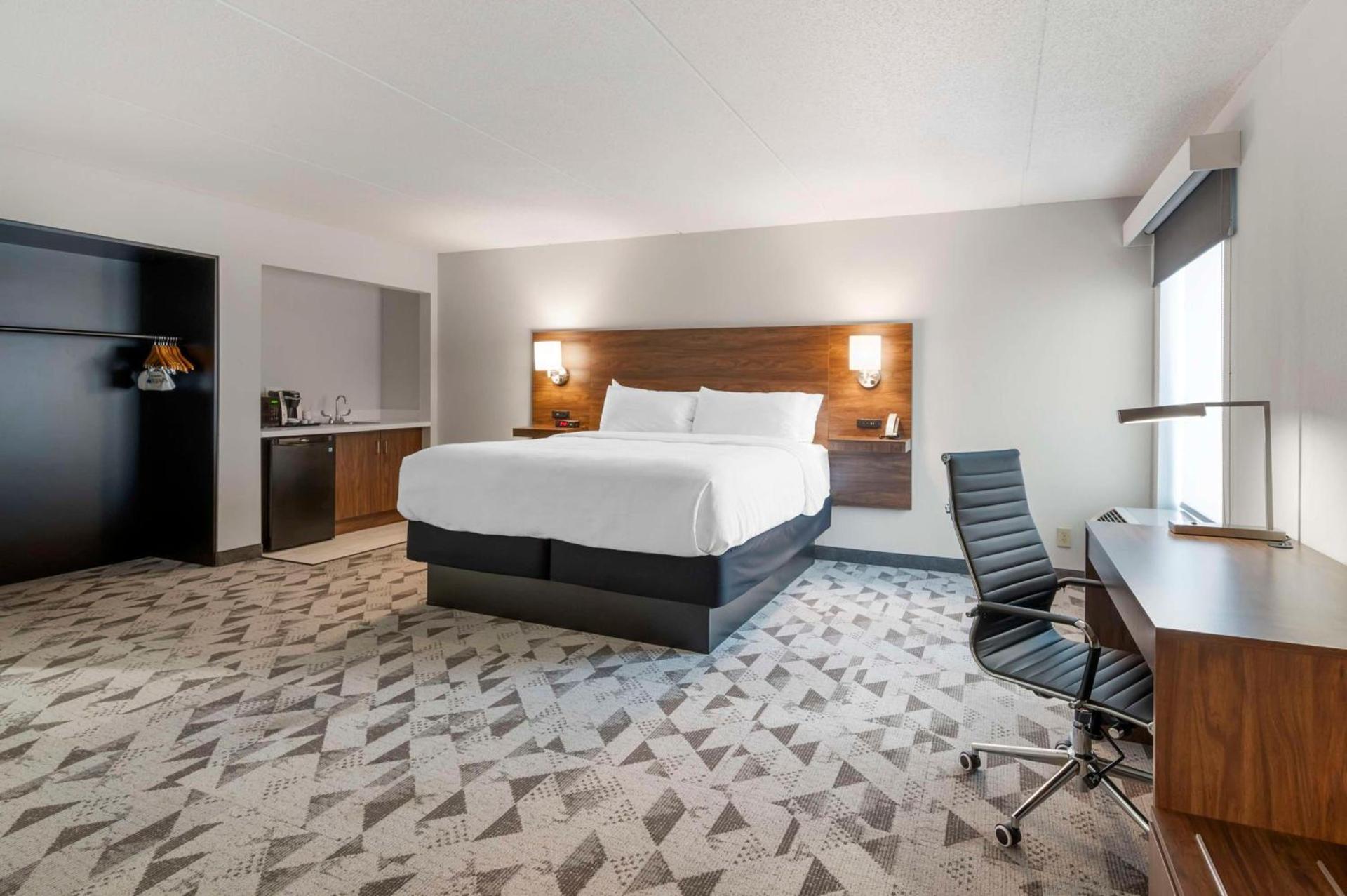 Best Western Plus Harrisonburg photo 9