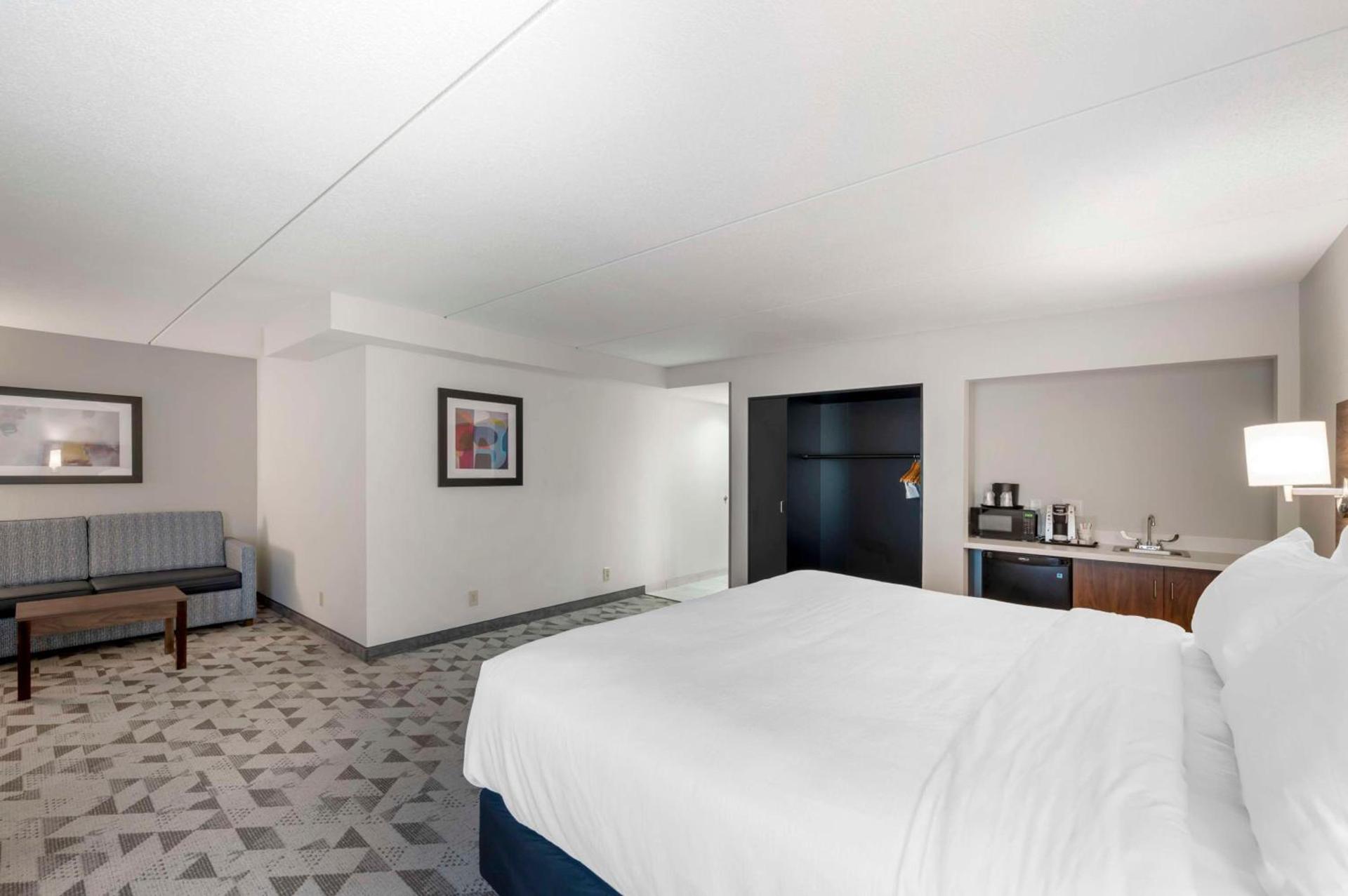 Best Western Plus Harrisonburg photo 6