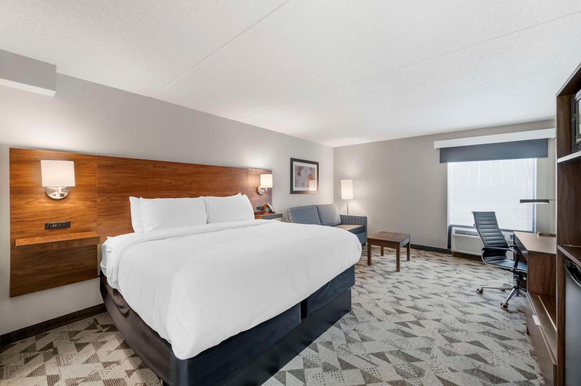 Best Western Plus Harrisonburg photo 13