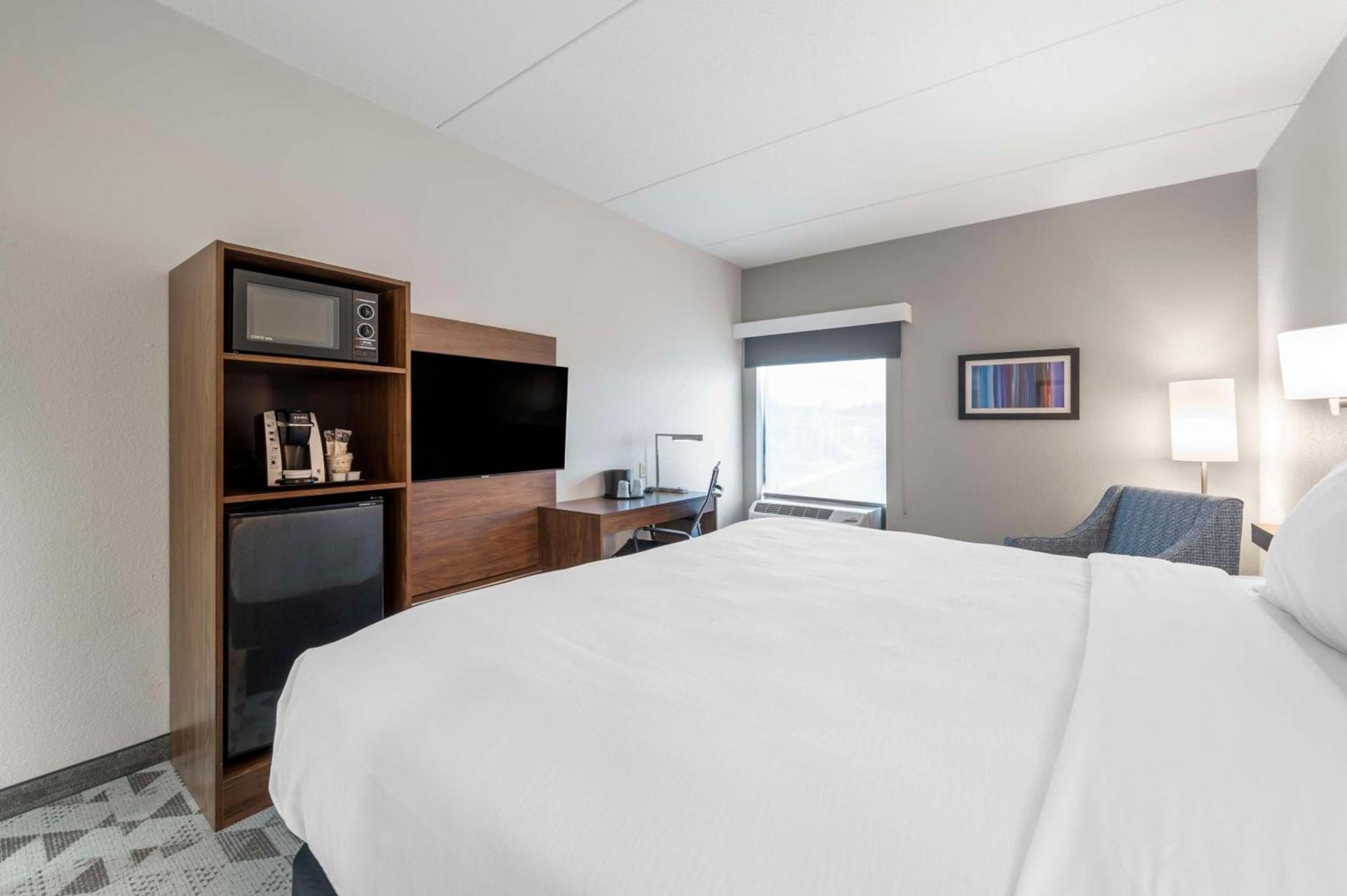Best Western Plus Harrisonburg photo 17