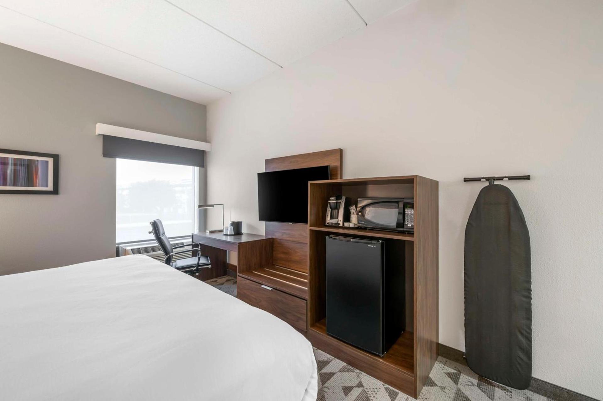 Best Western Plus Harrisonburg photo 20
