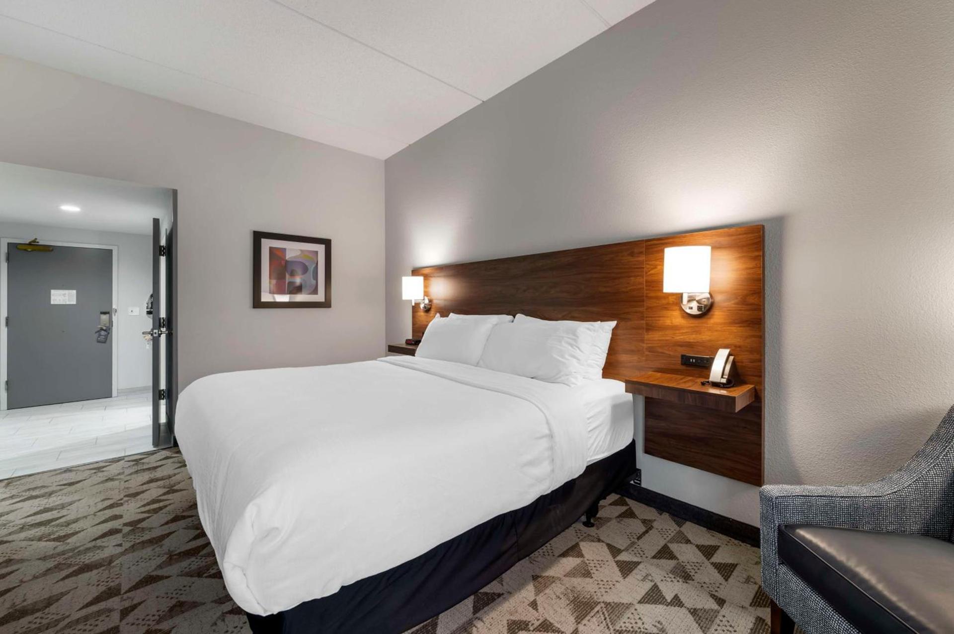 Best Western Plus Harrisonburg photo 21
