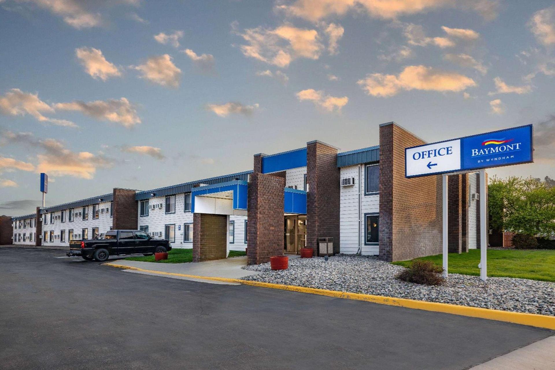 Baymont by Wyndham Gillette photo 45