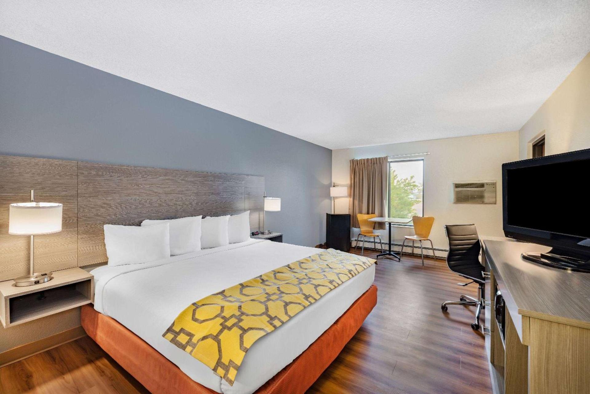 Baymont by Wyndham Gillette photo 14