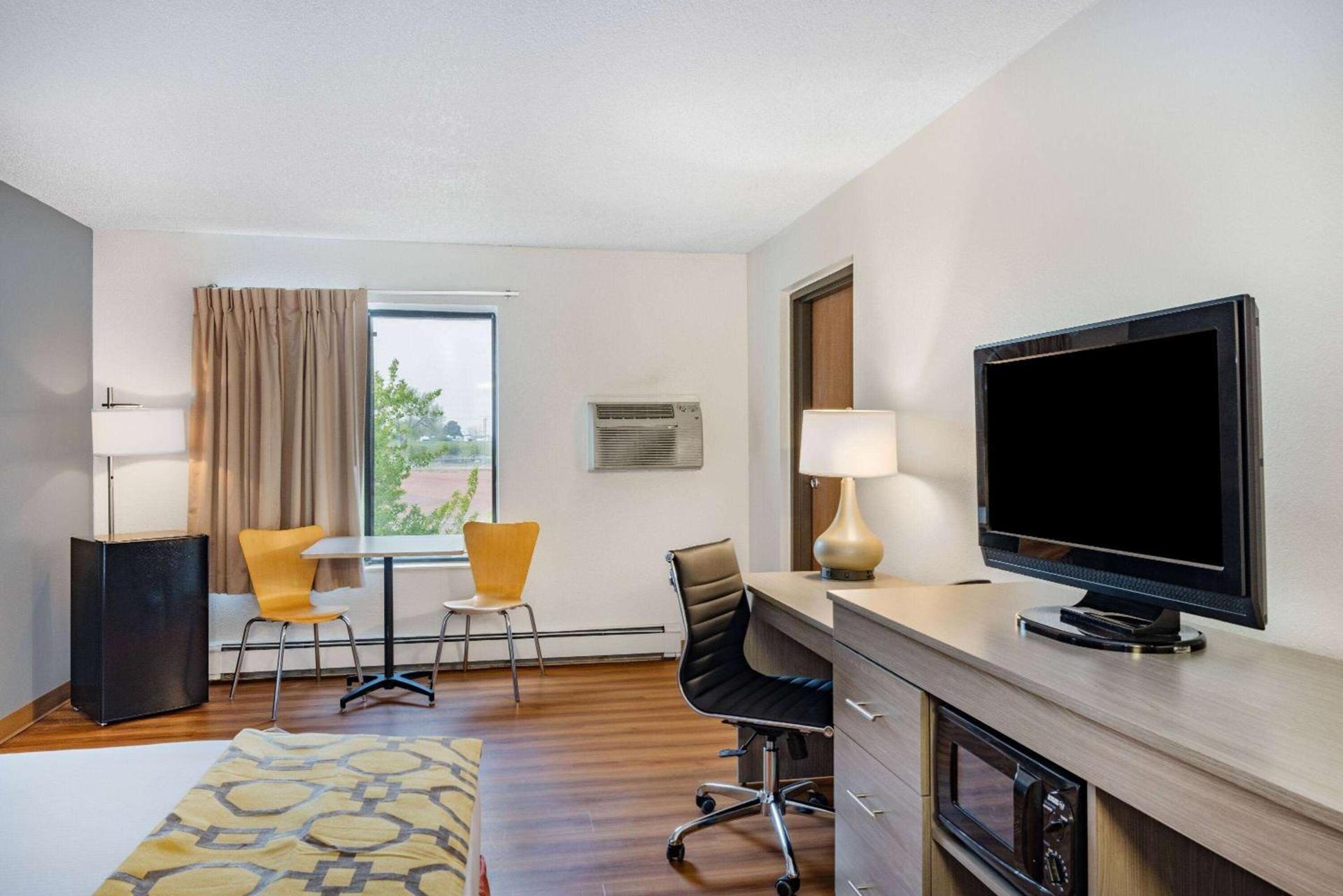 Baymont by Wyndham Gillette photo 15