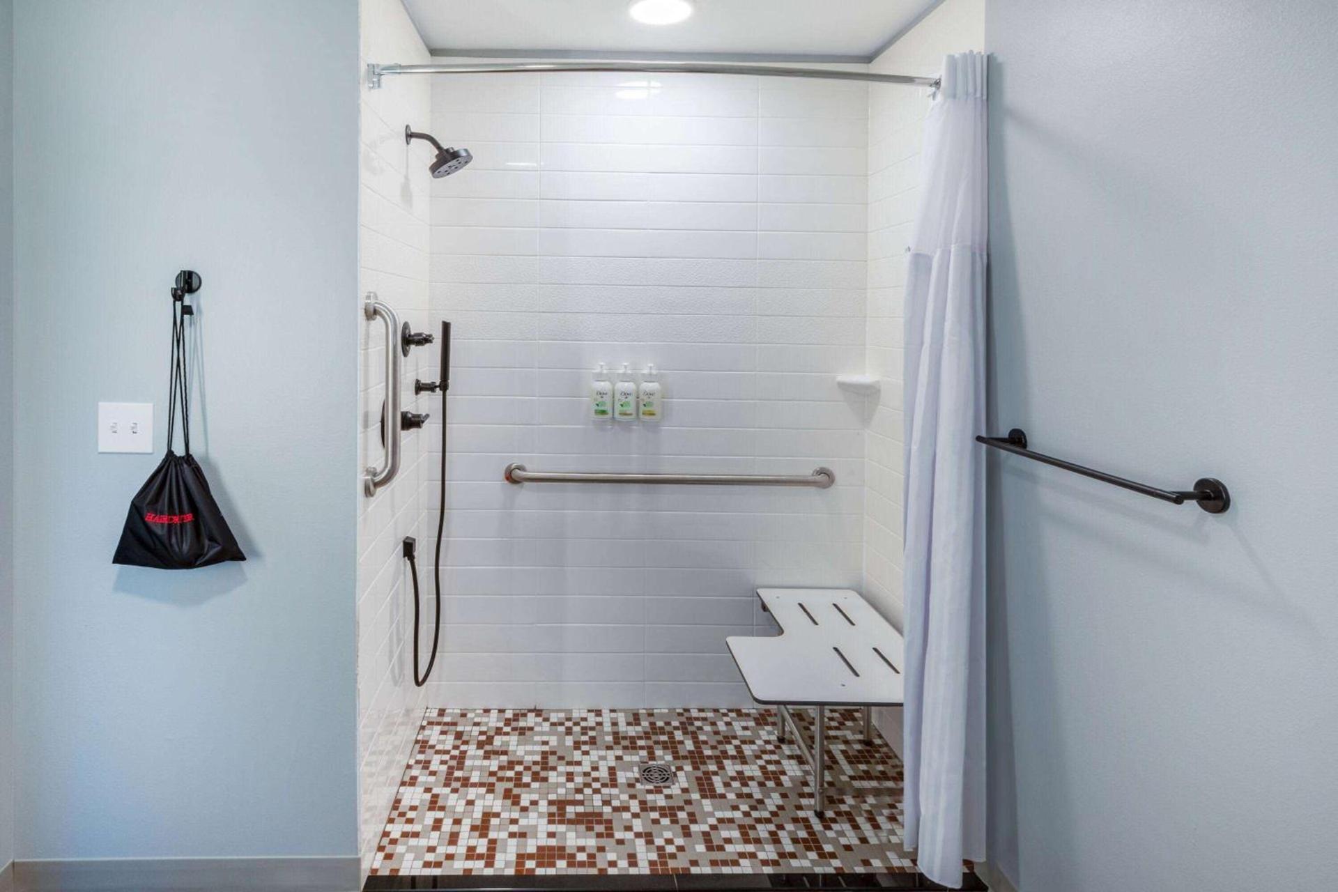 AmericInn by Wyndham Mountain Home photo 10