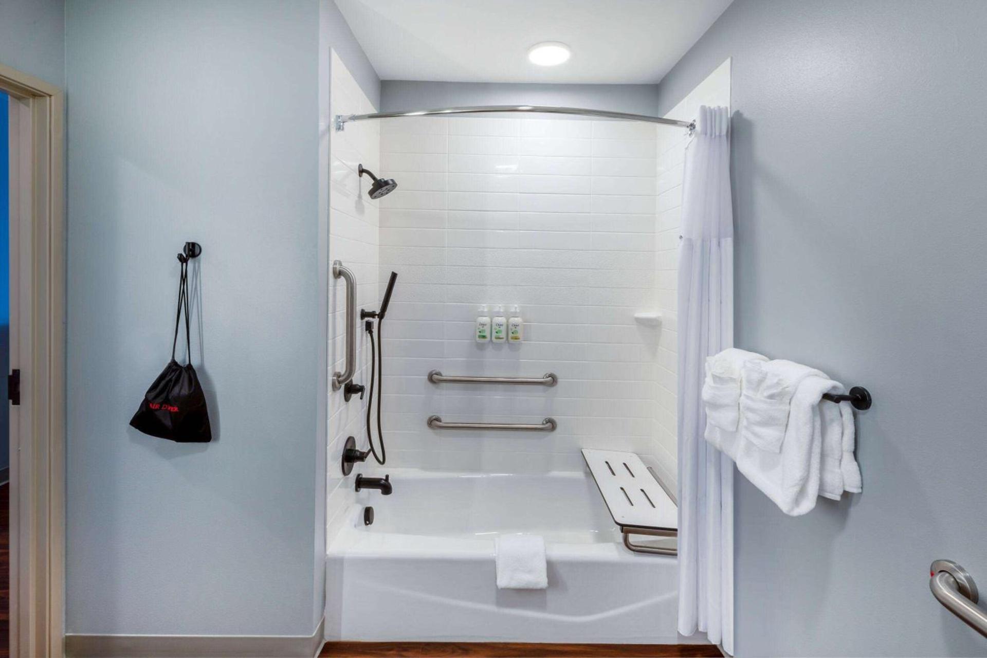 AmericInn by Wyndham Mountain Home photo 11