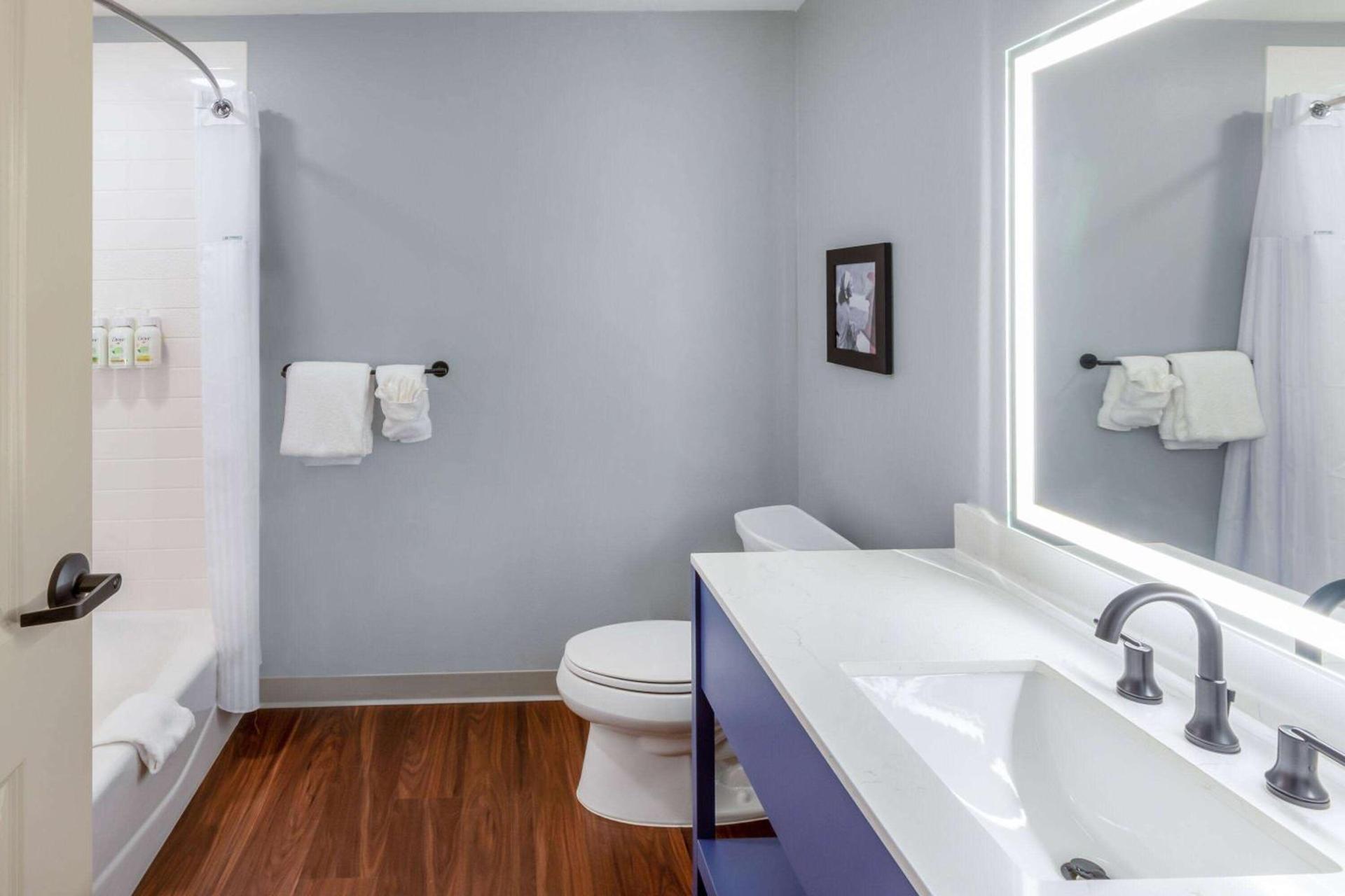 AmericInn by Wyndham Mountain Home photo 16