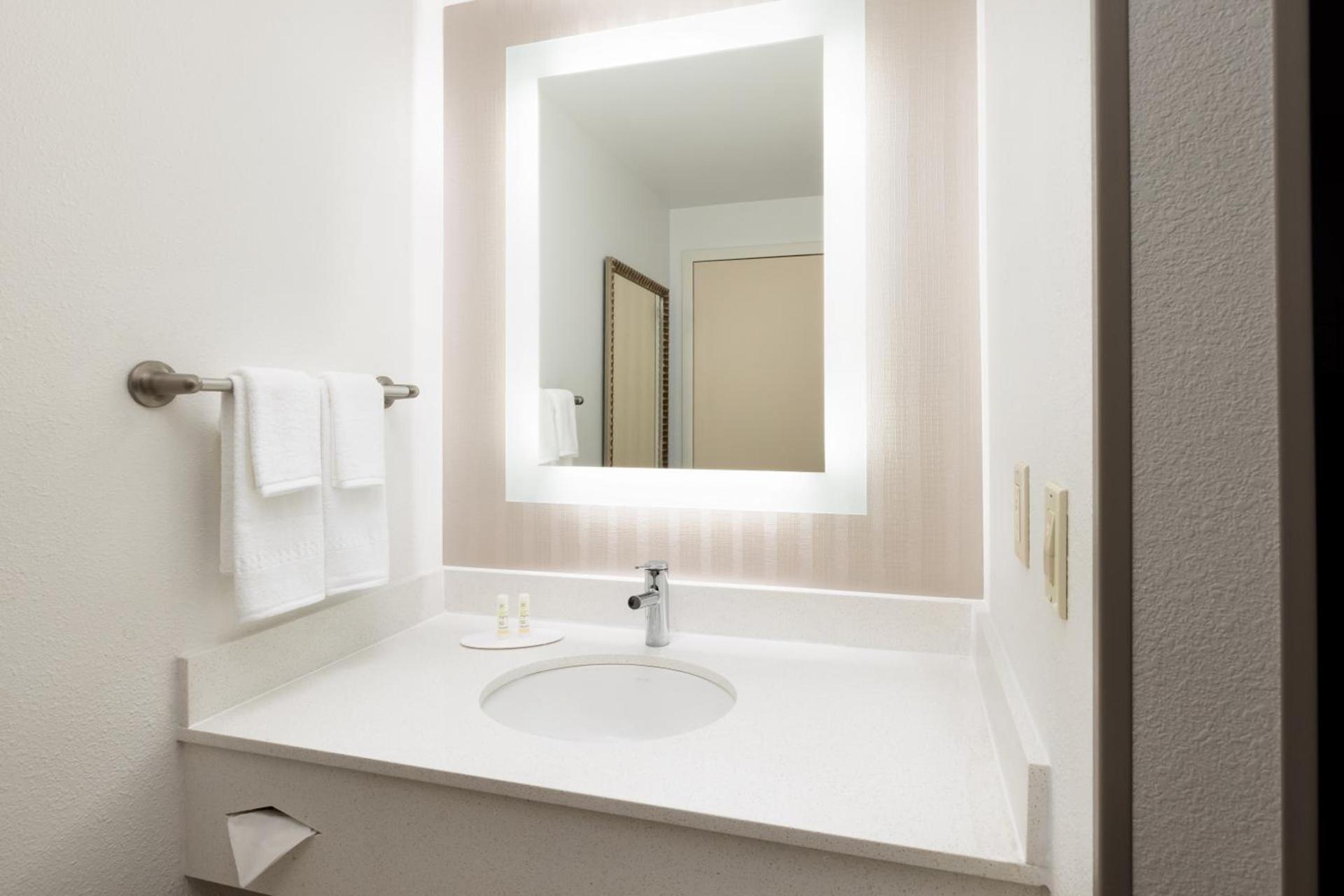 SpringHill Suites Fresno photo 21