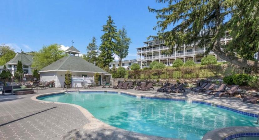 Lakeside Suites photo 16