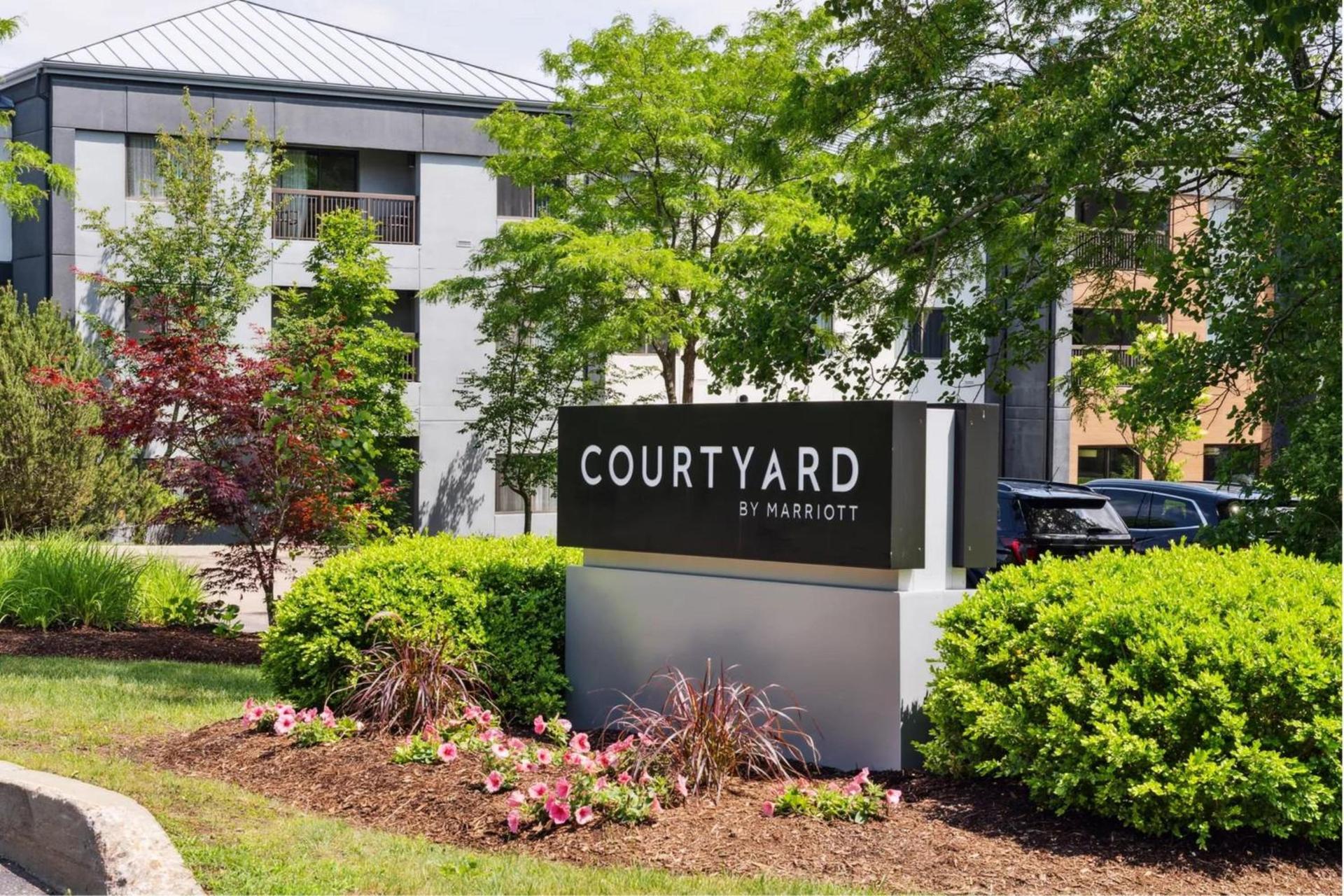 Courtyard Burlington Williston photo 73