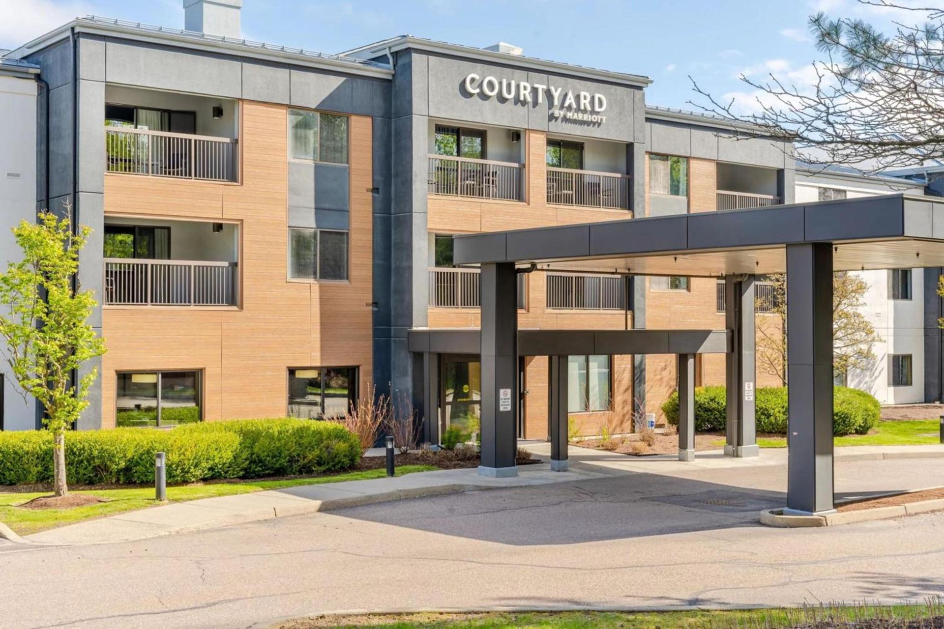 Courtyard Burlington Williston photo 45